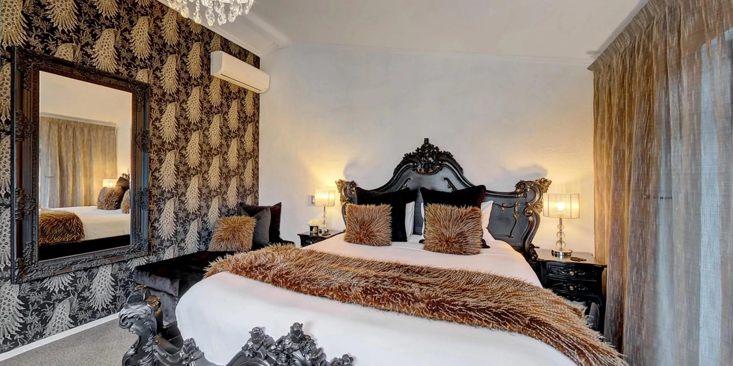 Bedroom, Bed in Orewa Beachcomber