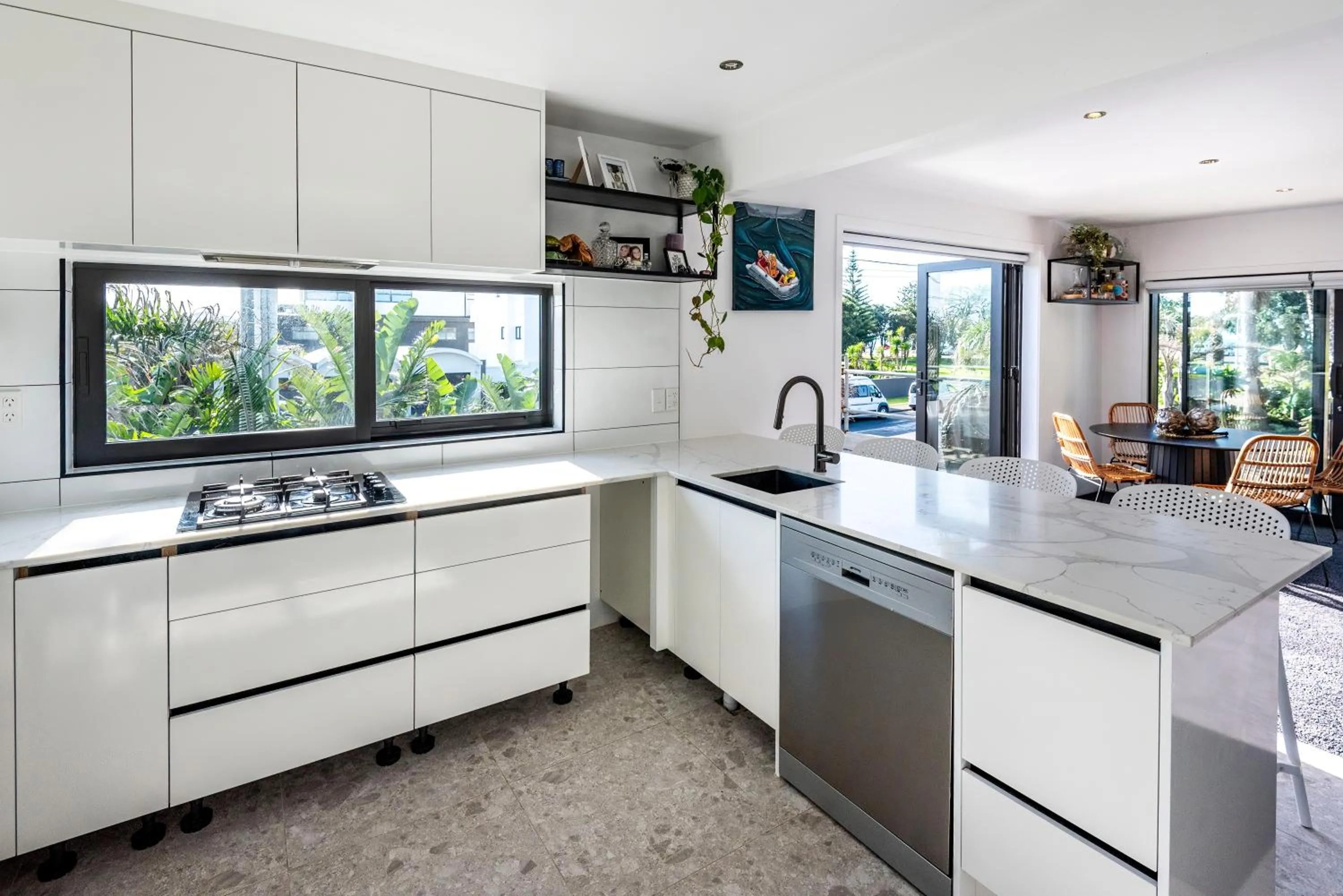 Kitchen or kitchenette in Orewa Beachcomber
