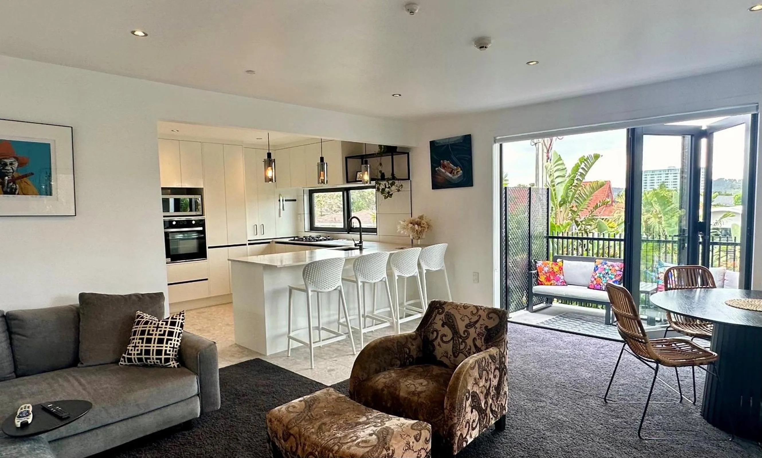 Kitchen or kitchenette in Orewa Beachcomber