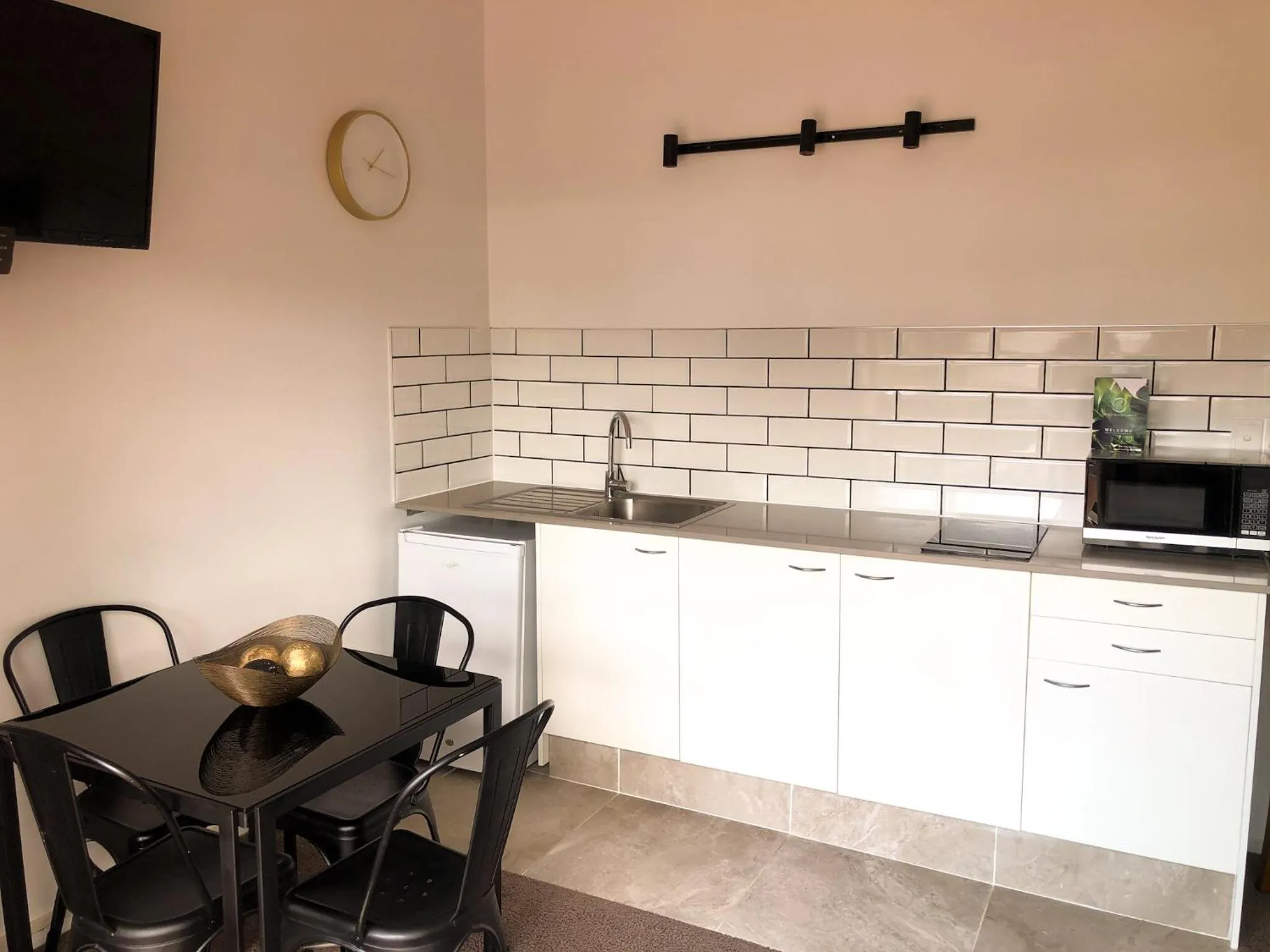 Kitchen or kitchenette in Orewa Beachcomber