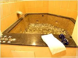 Hot Spring Bath in Pottery B&B