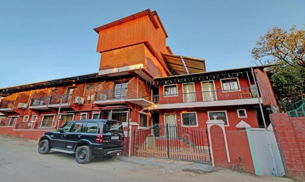 Property building in Hotel Green Woods