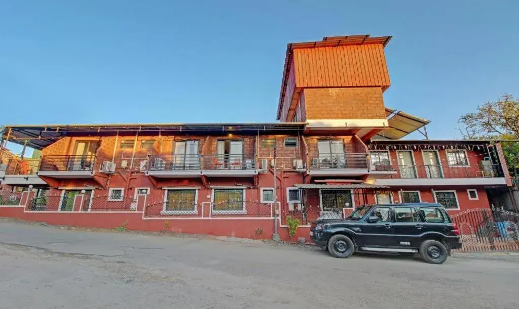 Property building in Hotel Green Woods Property building in Hotel Green Woods