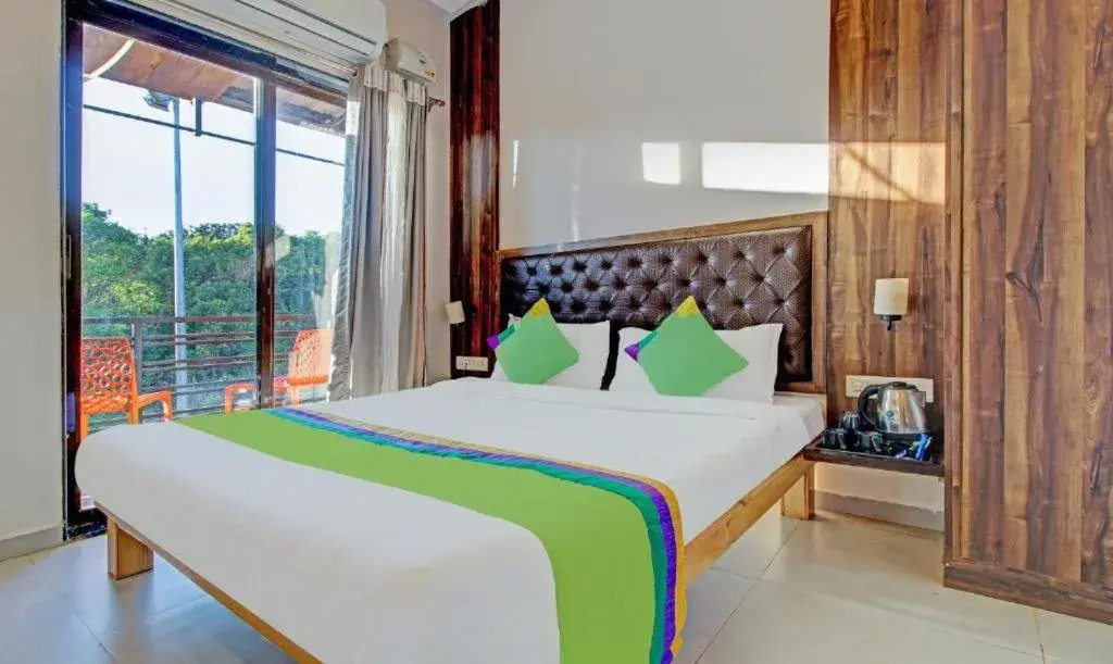 Balcony/Terrace, Bed in Hotel Green Woods Balcony/Terrace, Bed in Hotel Green Woods