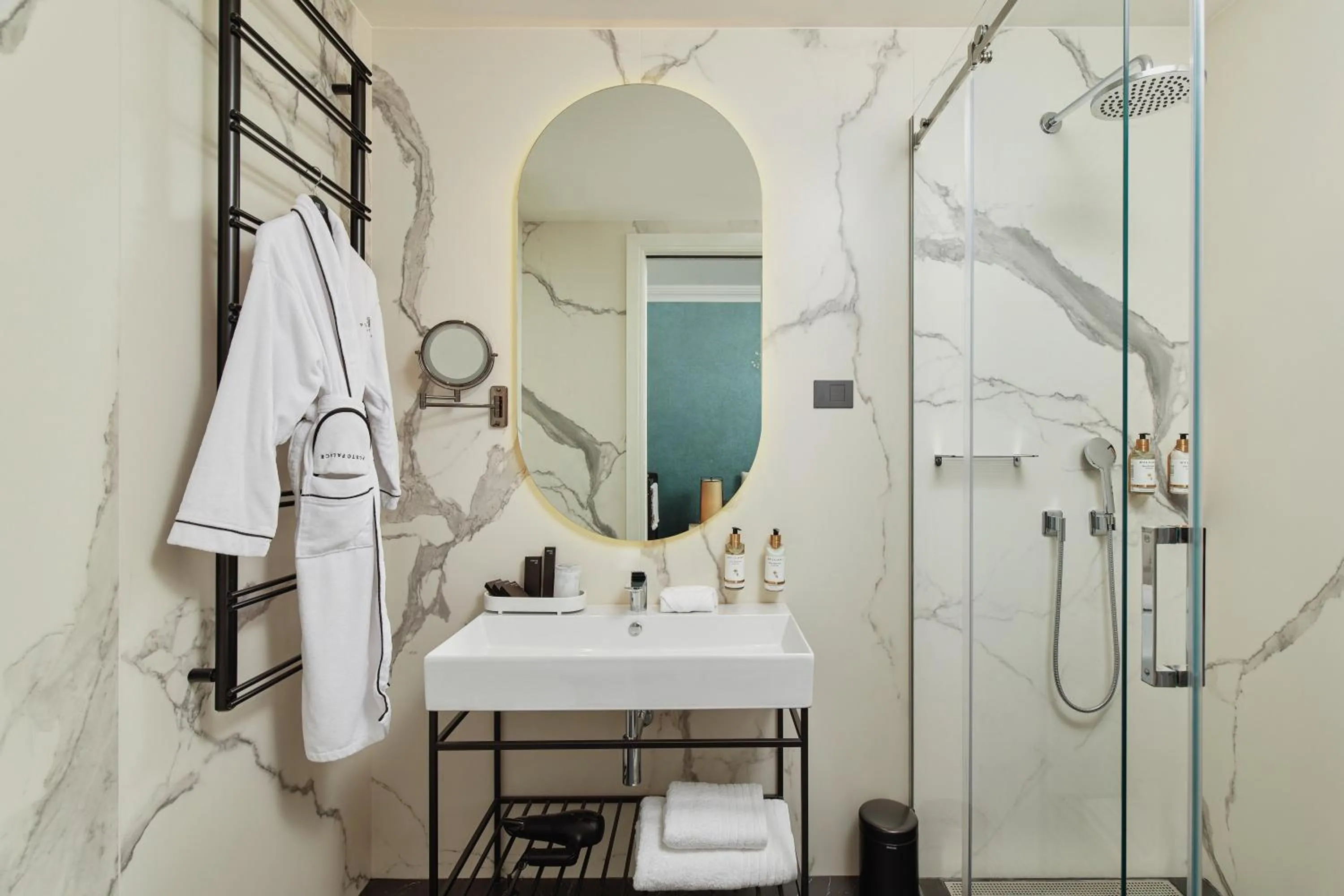 Shower in Boutique Hotel Porto Palace