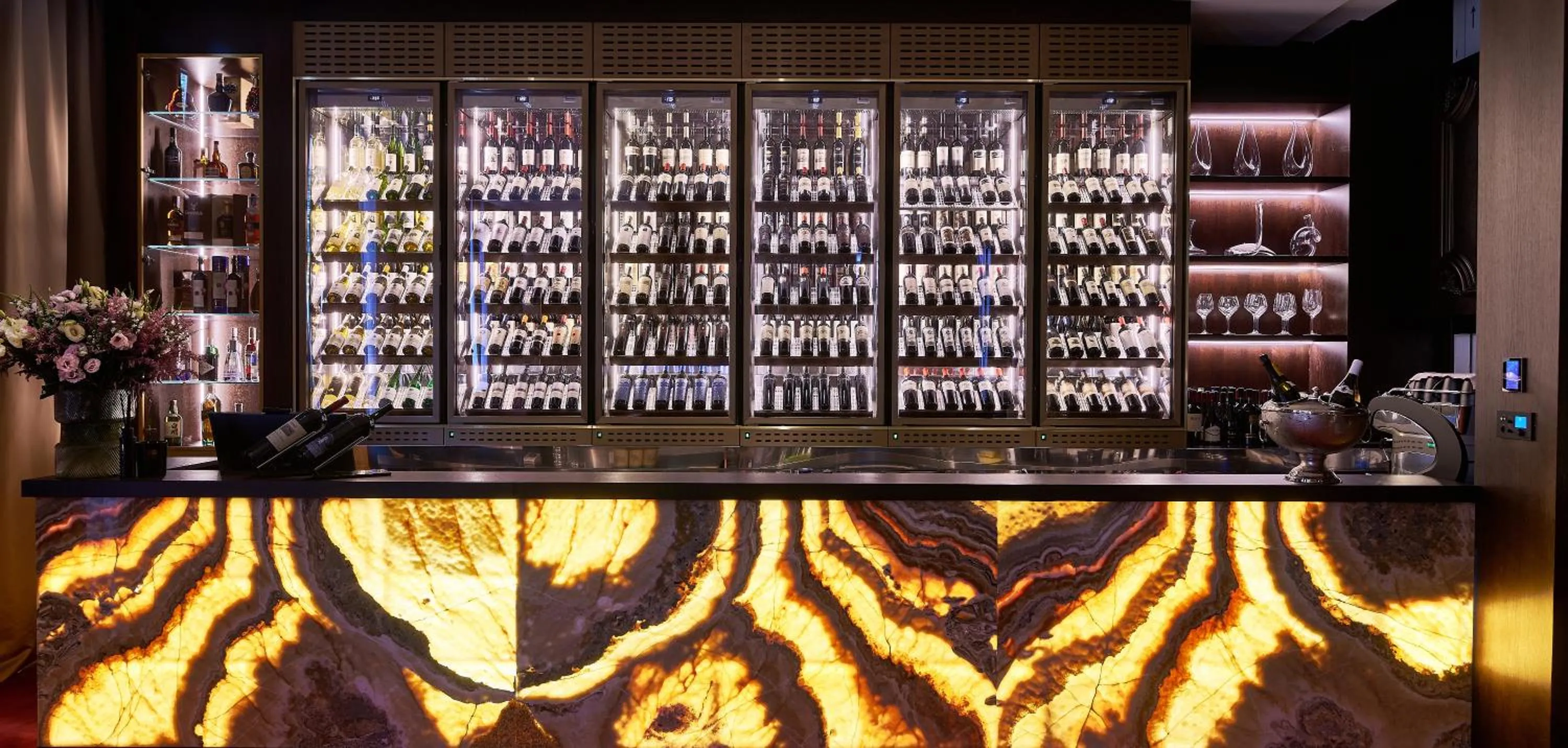 Lounge or bar in Boutique Hotel Porto Palace