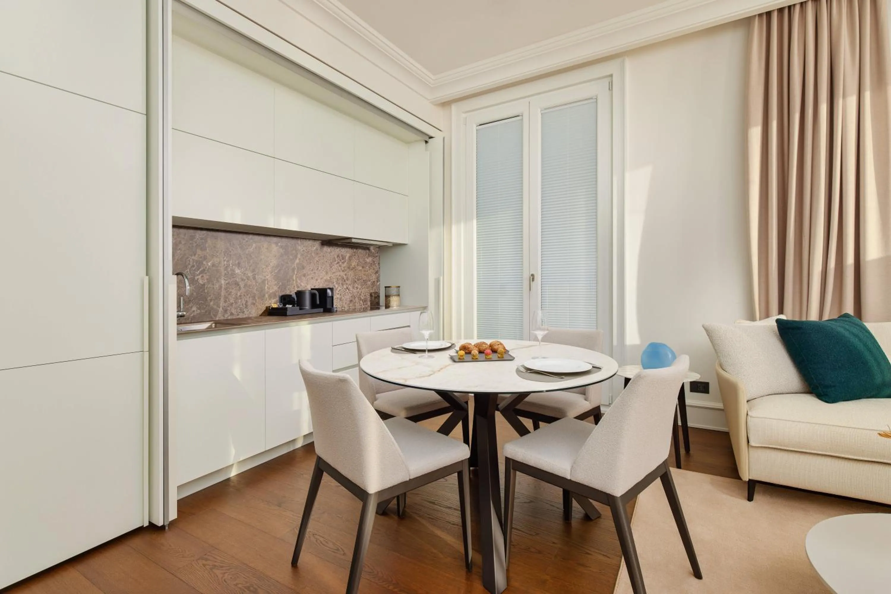 Kitchen or kitchenette in Boutique Hotel Porto Palace