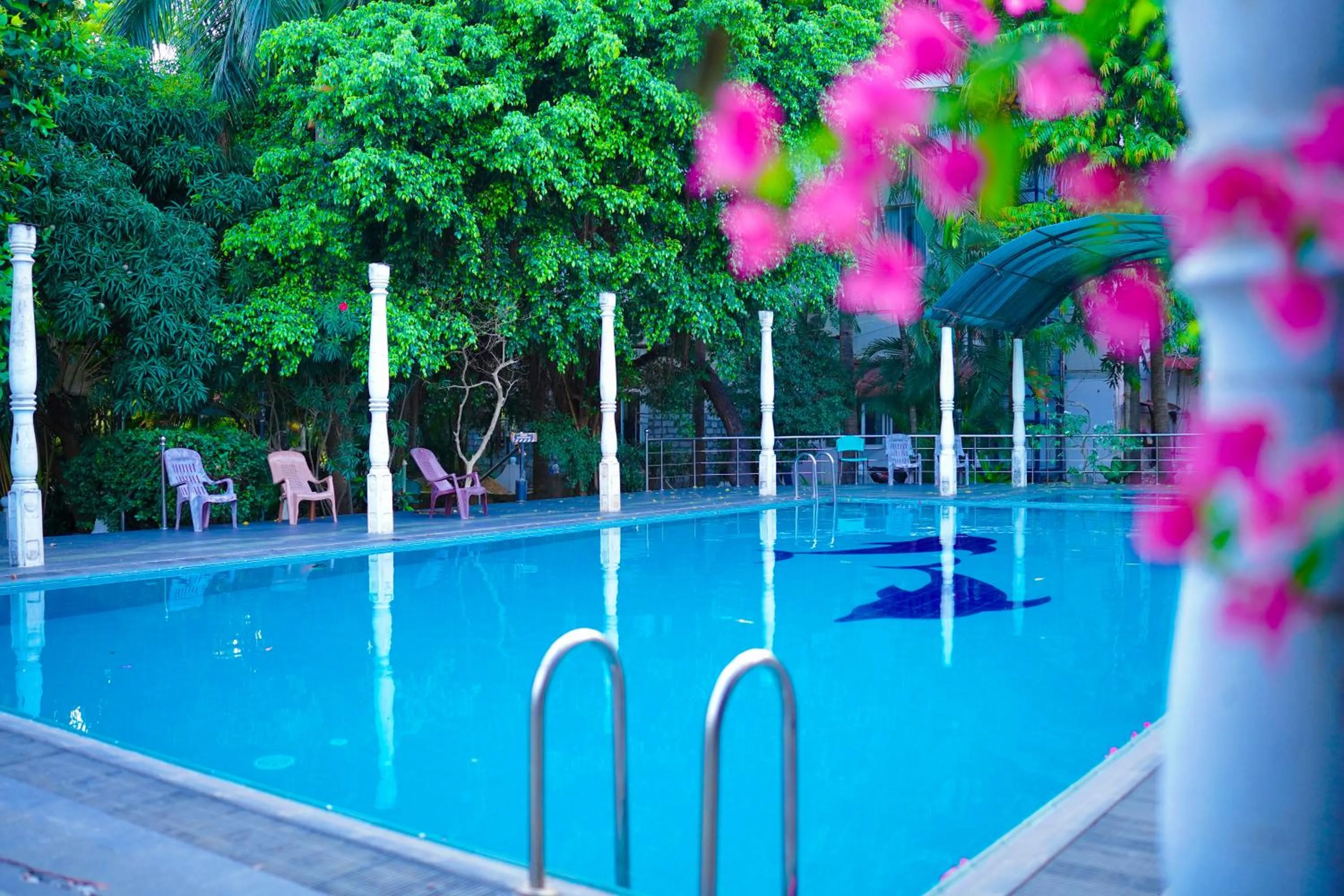 Swimming pool in Tilko City Hotel Jaffna