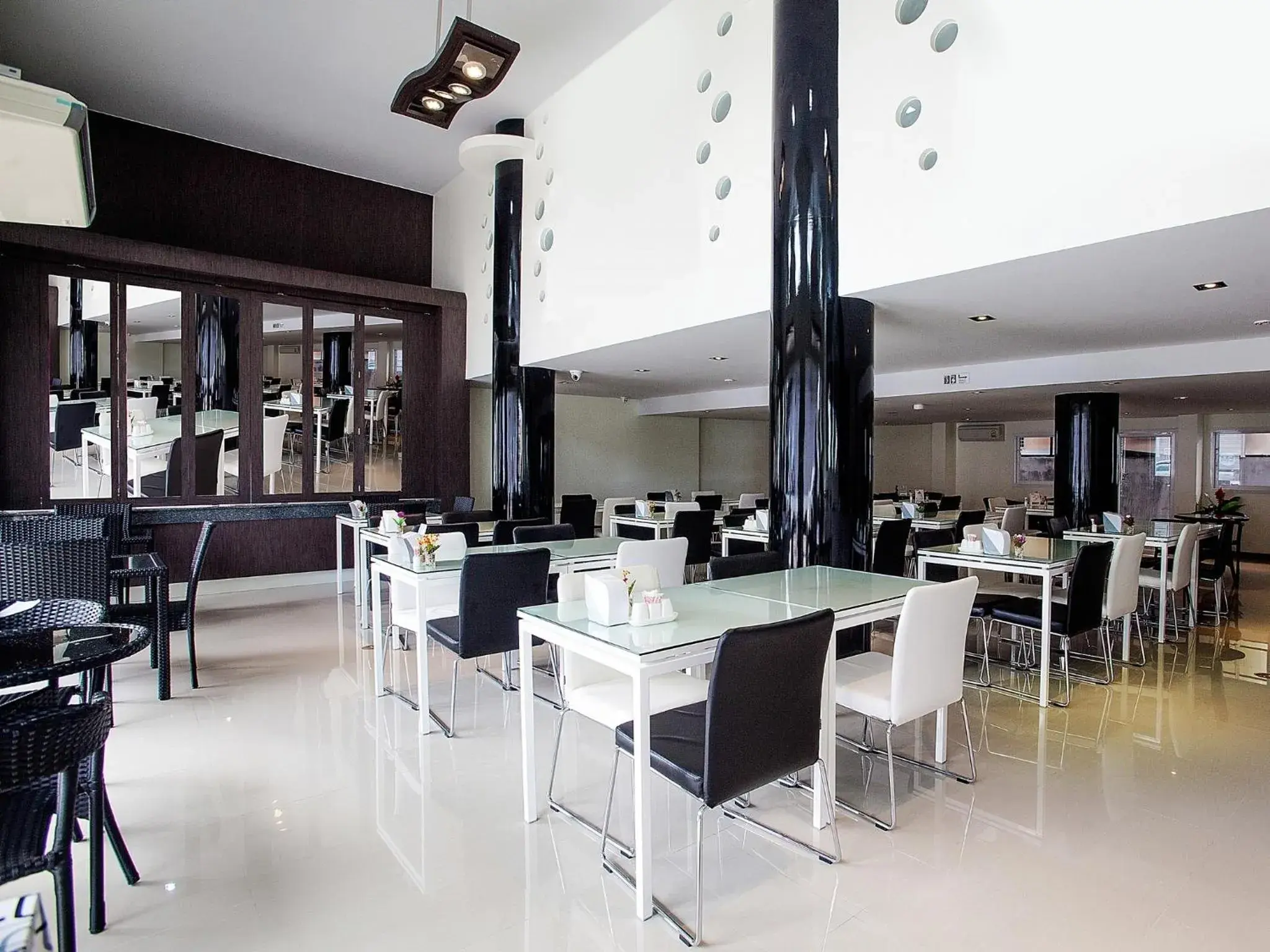 Restaurant/places to eat in MD Grand Hotel Nakhon Restaurant/places to eat in MD Grand Hotel Nakhon