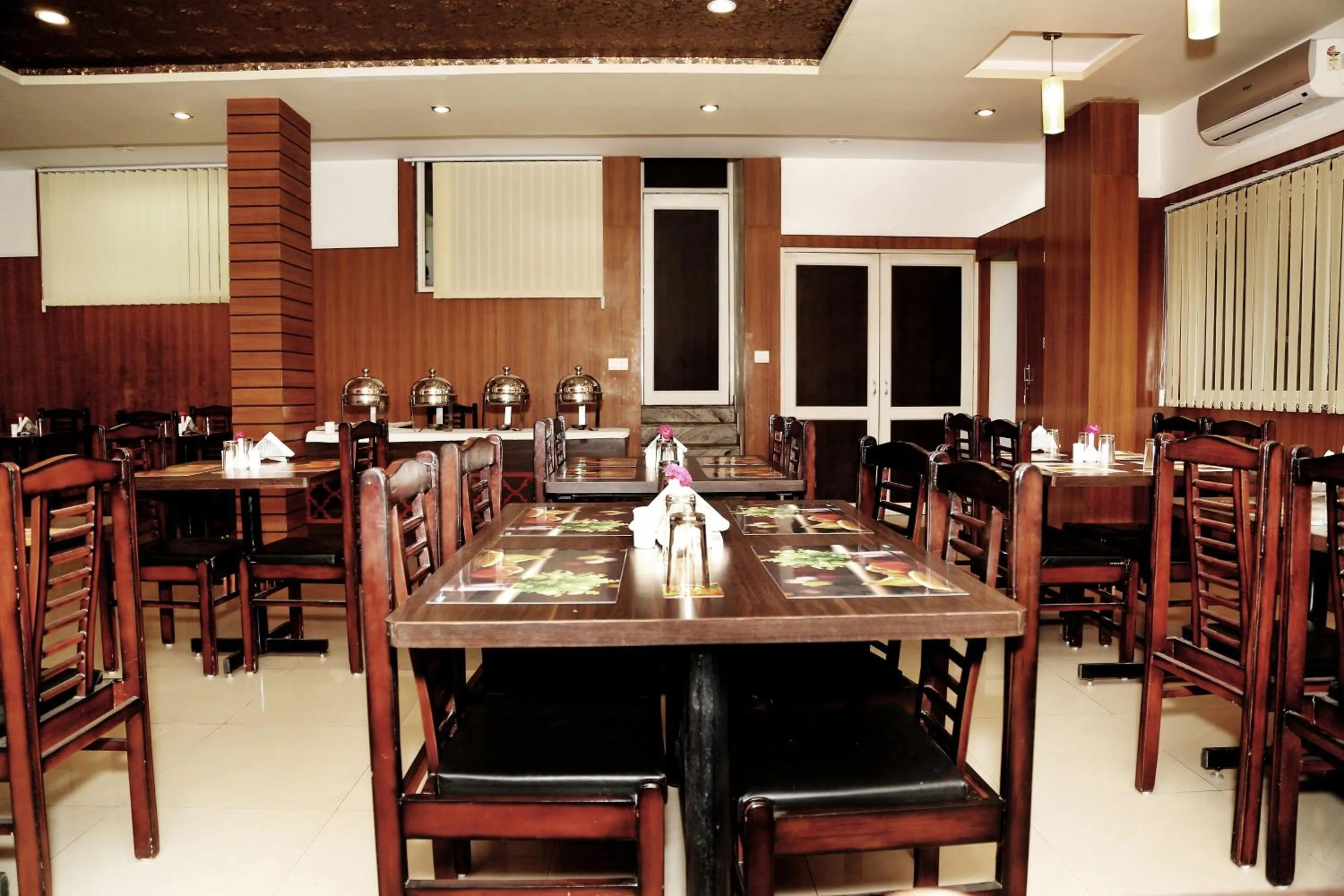 Restaurant/places to eat in Narayans Leela Inn