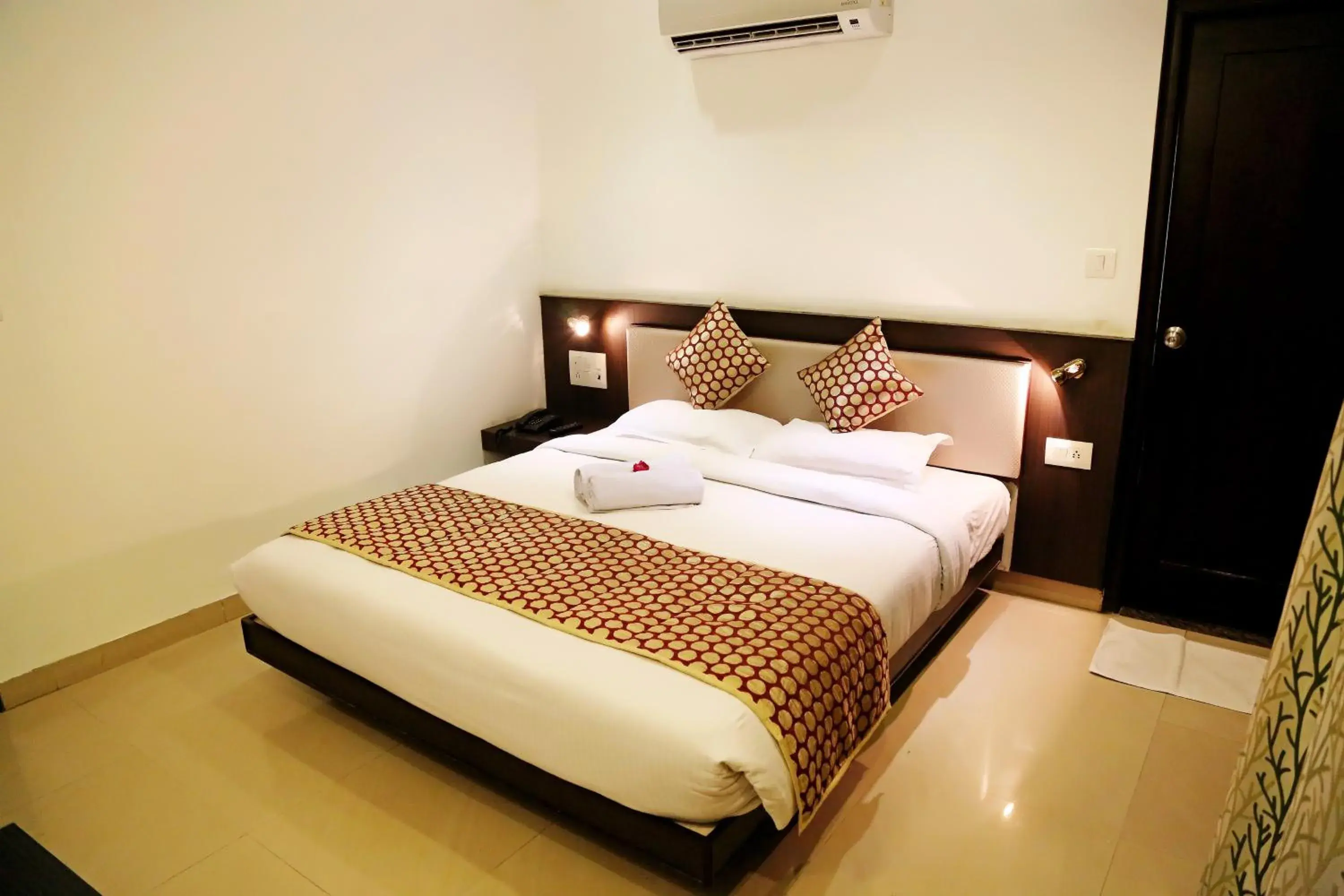 Bedroom, Bed in Narayans Leela Inn Bedroom, Bed in Narayans Leela Inn