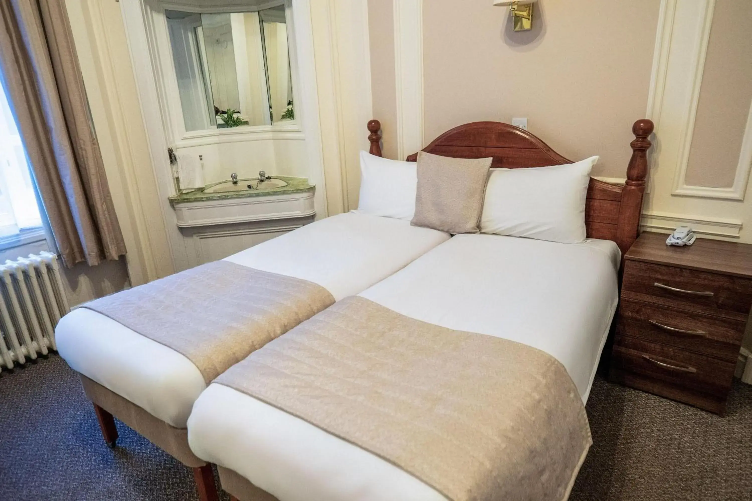 Bed in Adelphi Hotel Bed in Adelphi Hotel