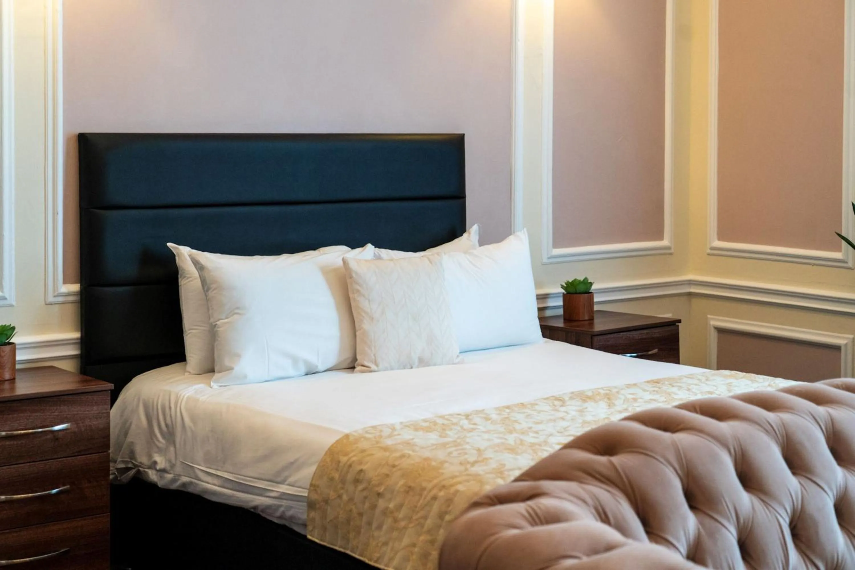 Bed in Adelphi Hotel