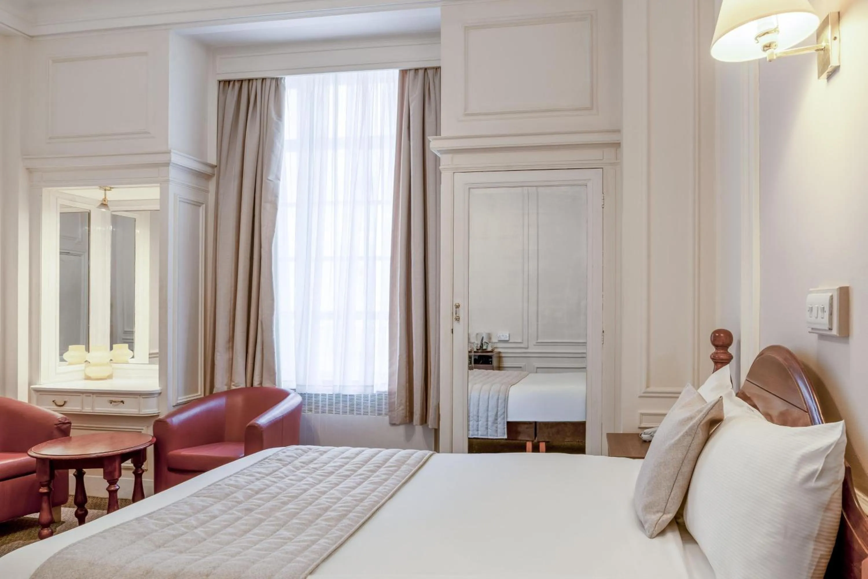 Bed in Adelphi Hotel