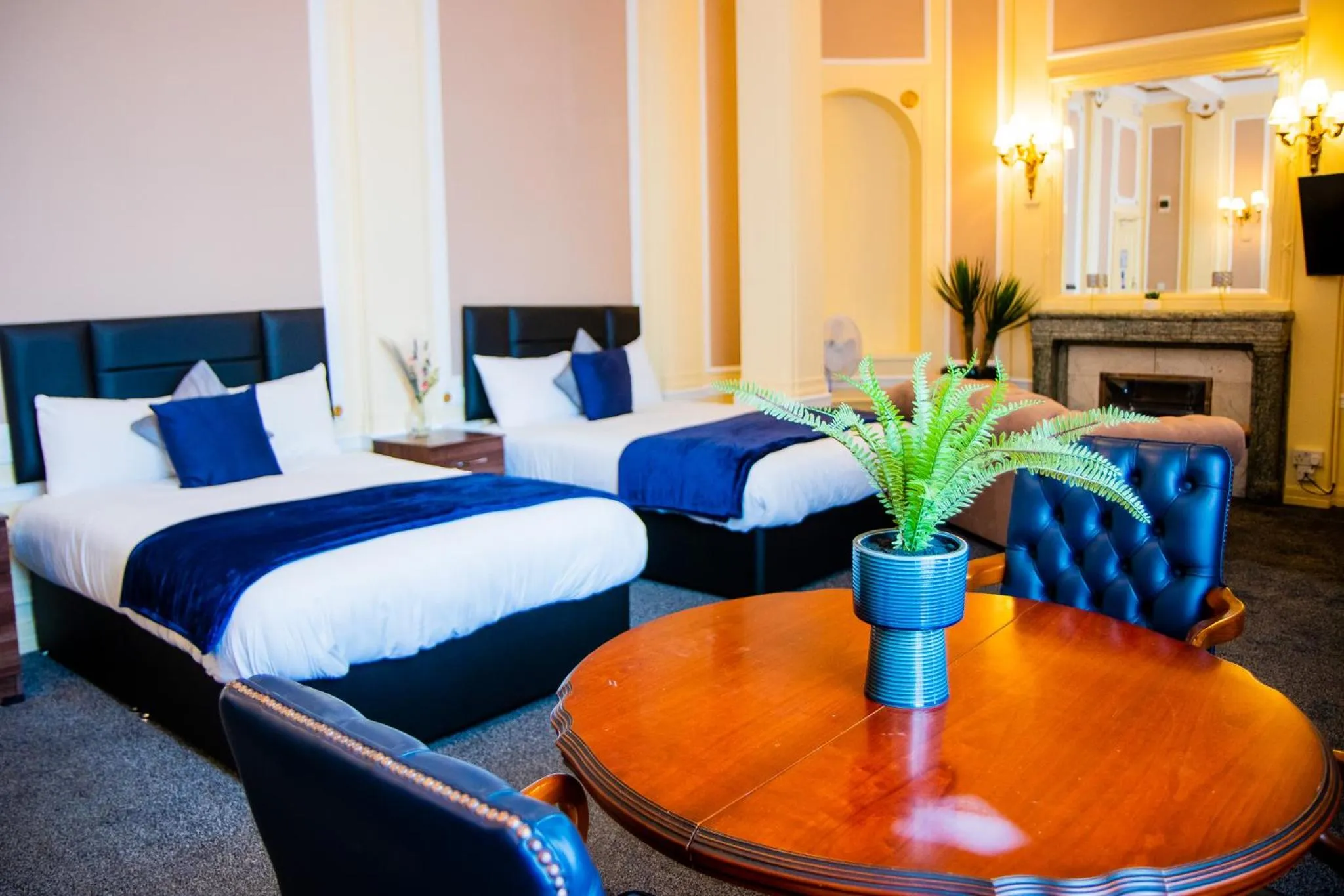 Communal lounge/ TV room, Bed in Adelphi Hotel