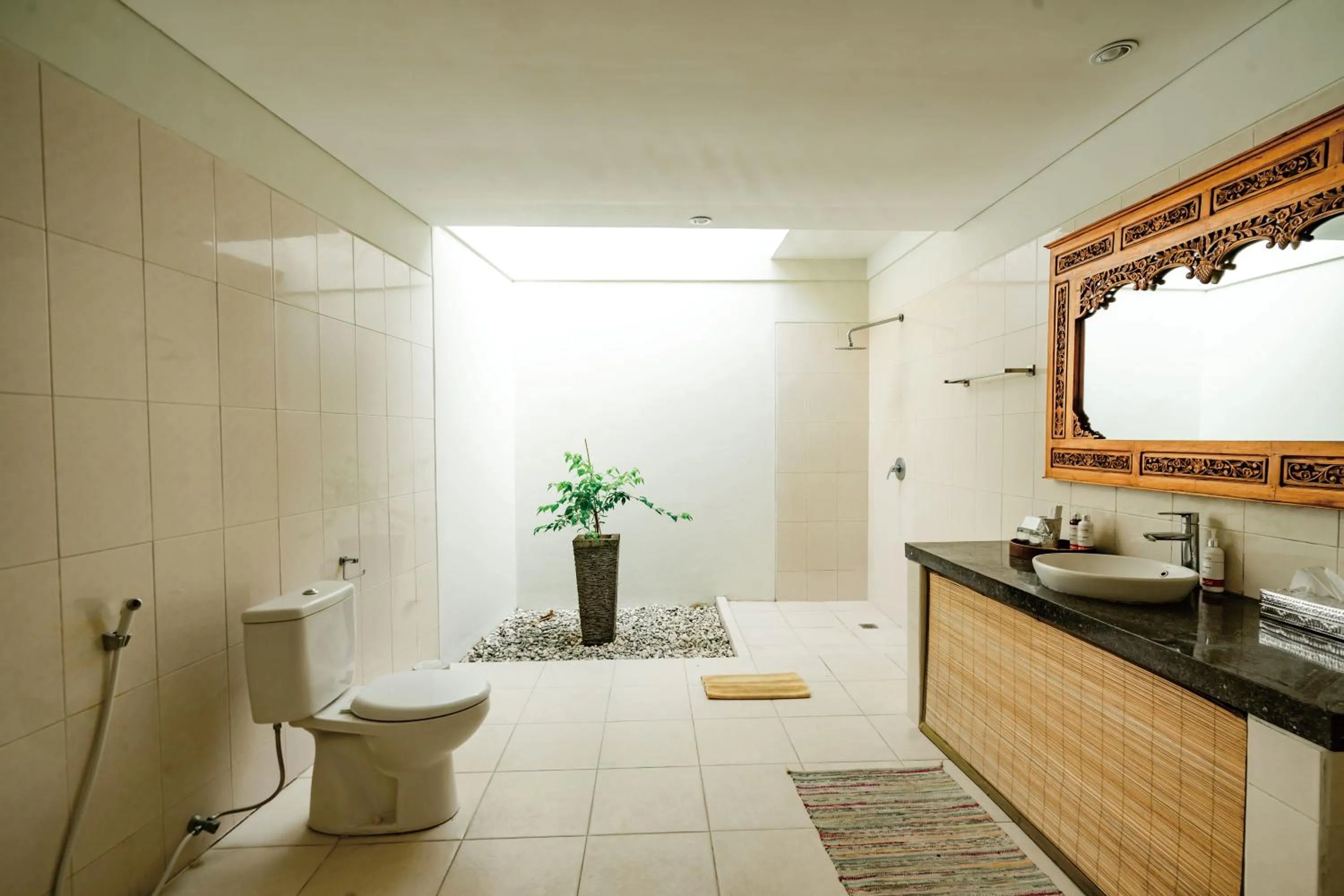 Shower in Casa Margarita Bali