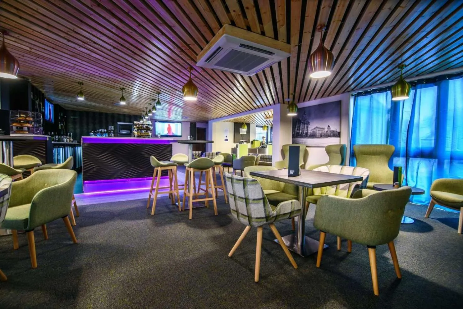 Lounge or bar in Campanile Liverpool