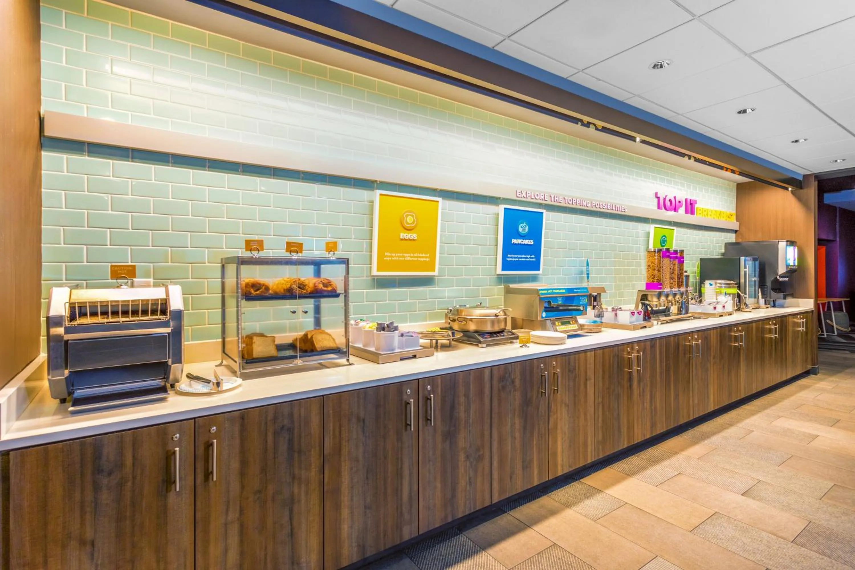 Coffee/tea facilities in Tru By Hilton Panama City Beach