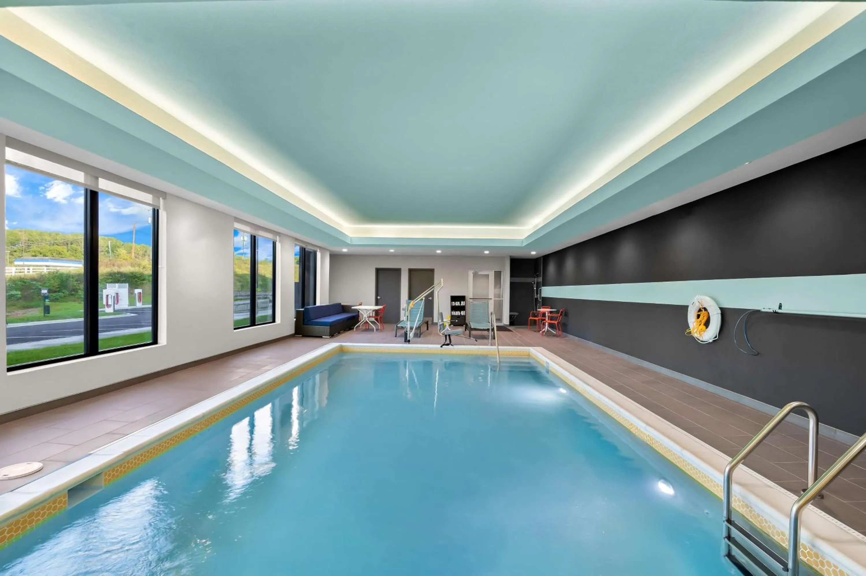 Pool view in Tru By Hilton Lexington