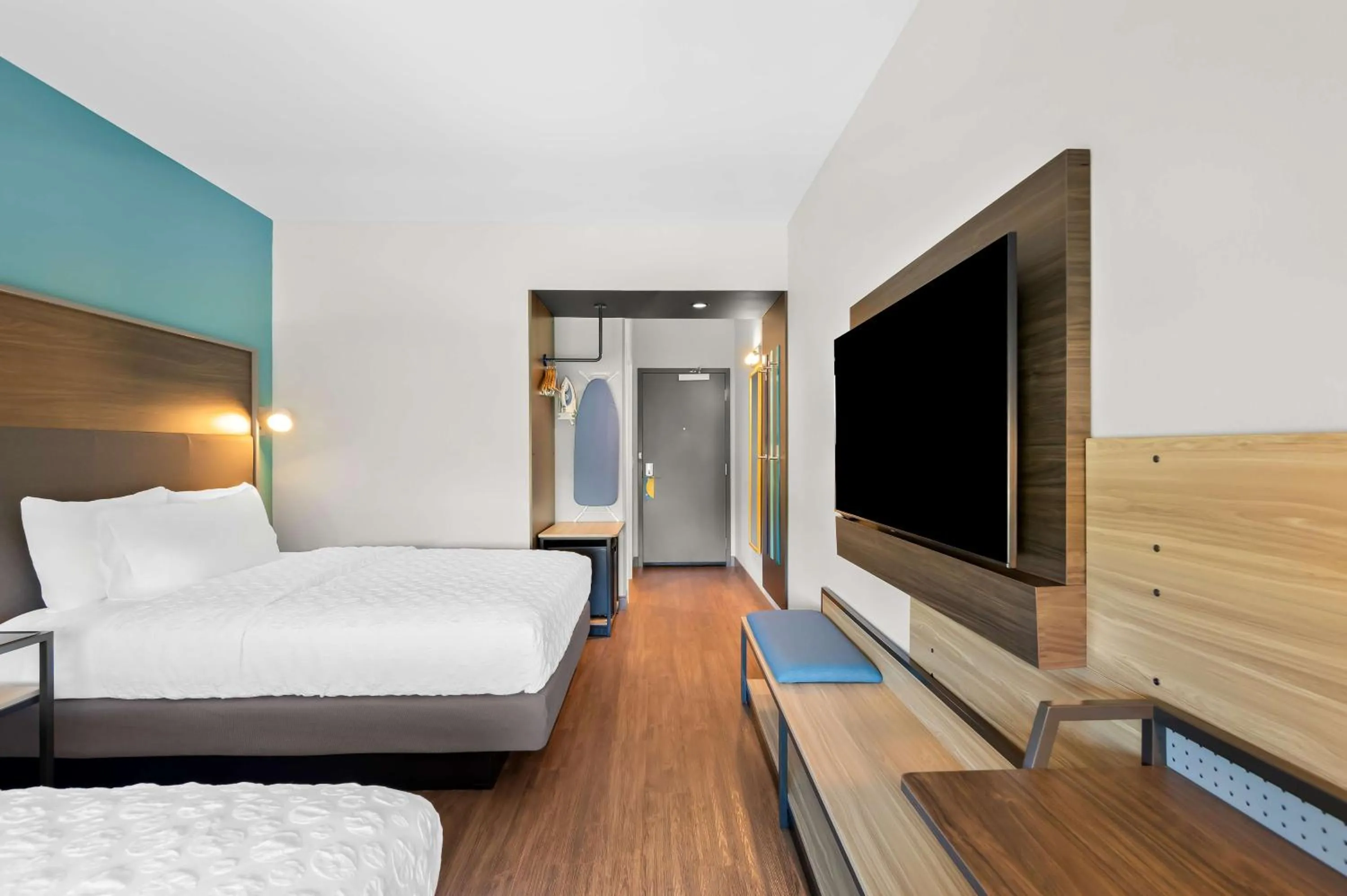 Bed in Tru By Hilton Lexington