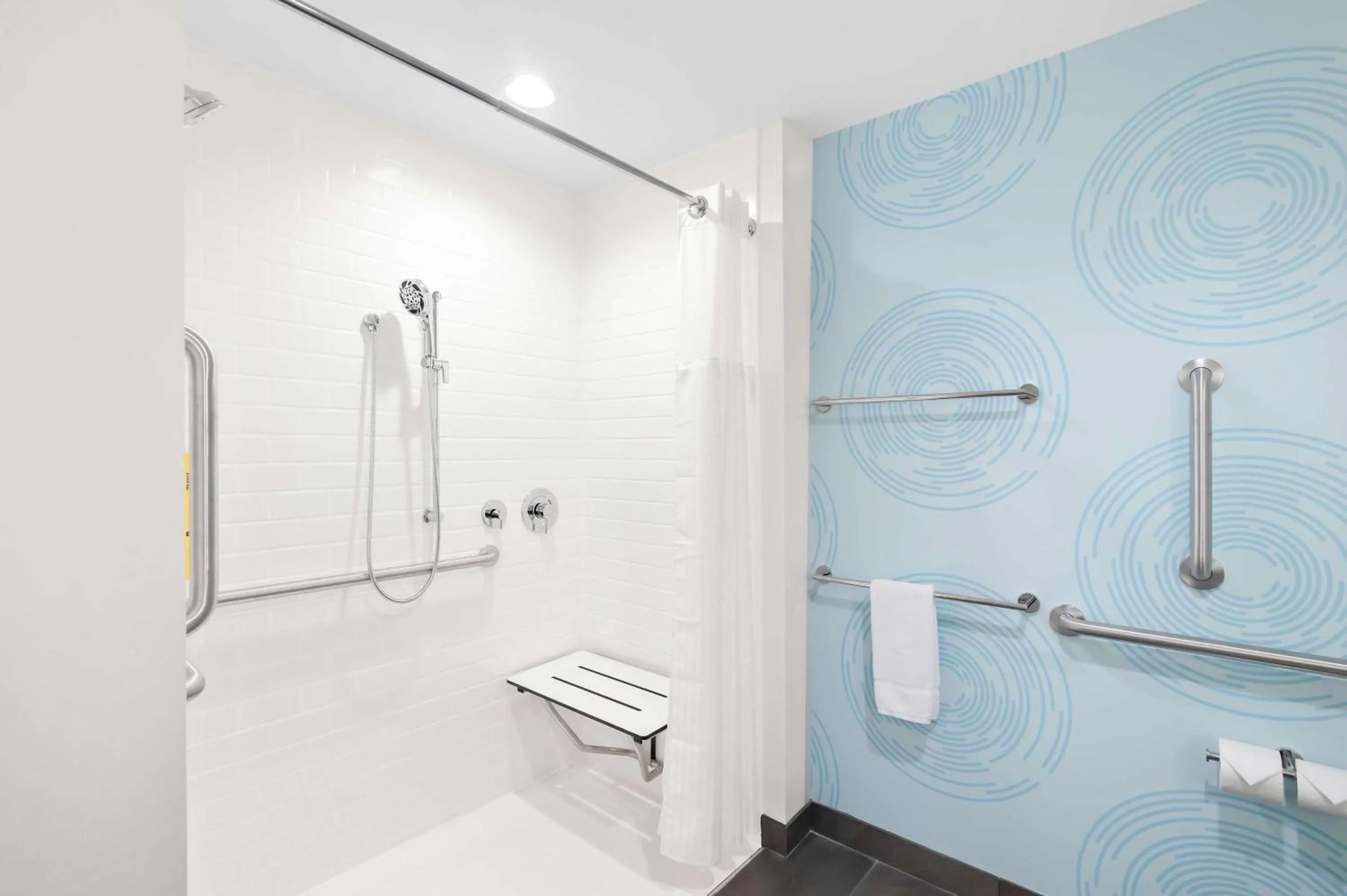 Bathroom in Tru By Hilton Lexington