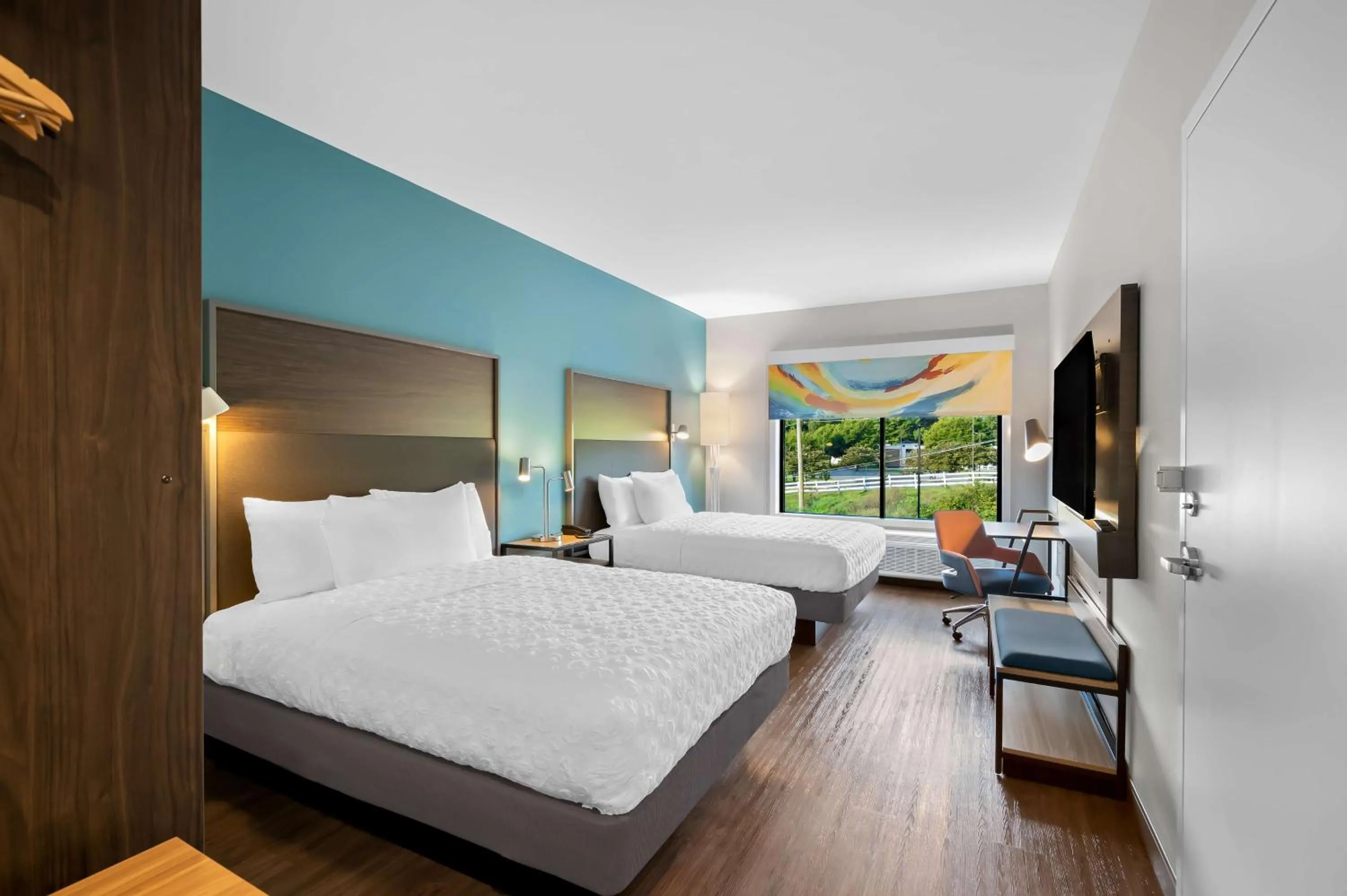 Bed in Tru By Hilton Lexington