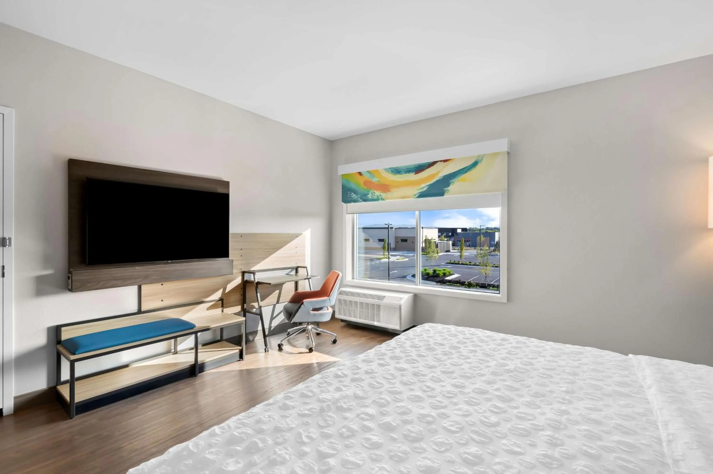 Bed in Tru By Hilton Lexington