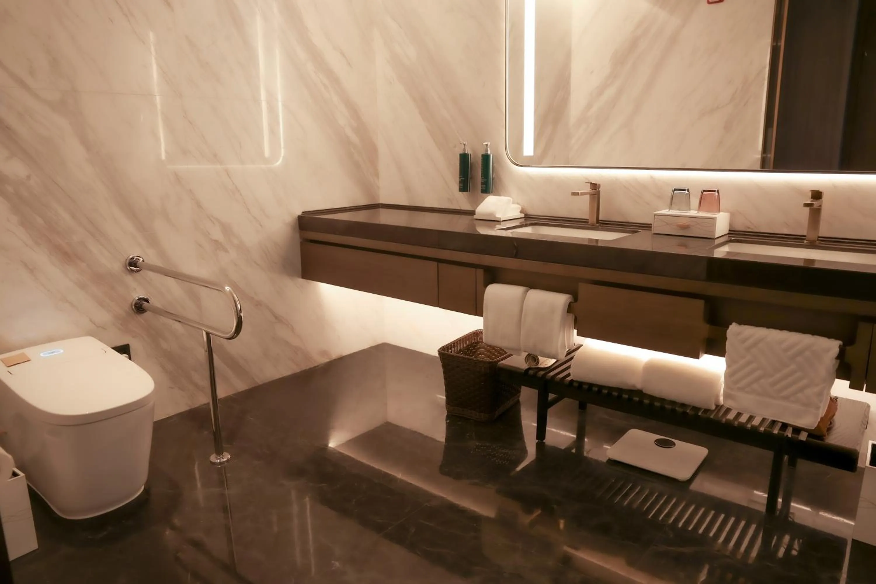 Bathroom in Hilton Changshu