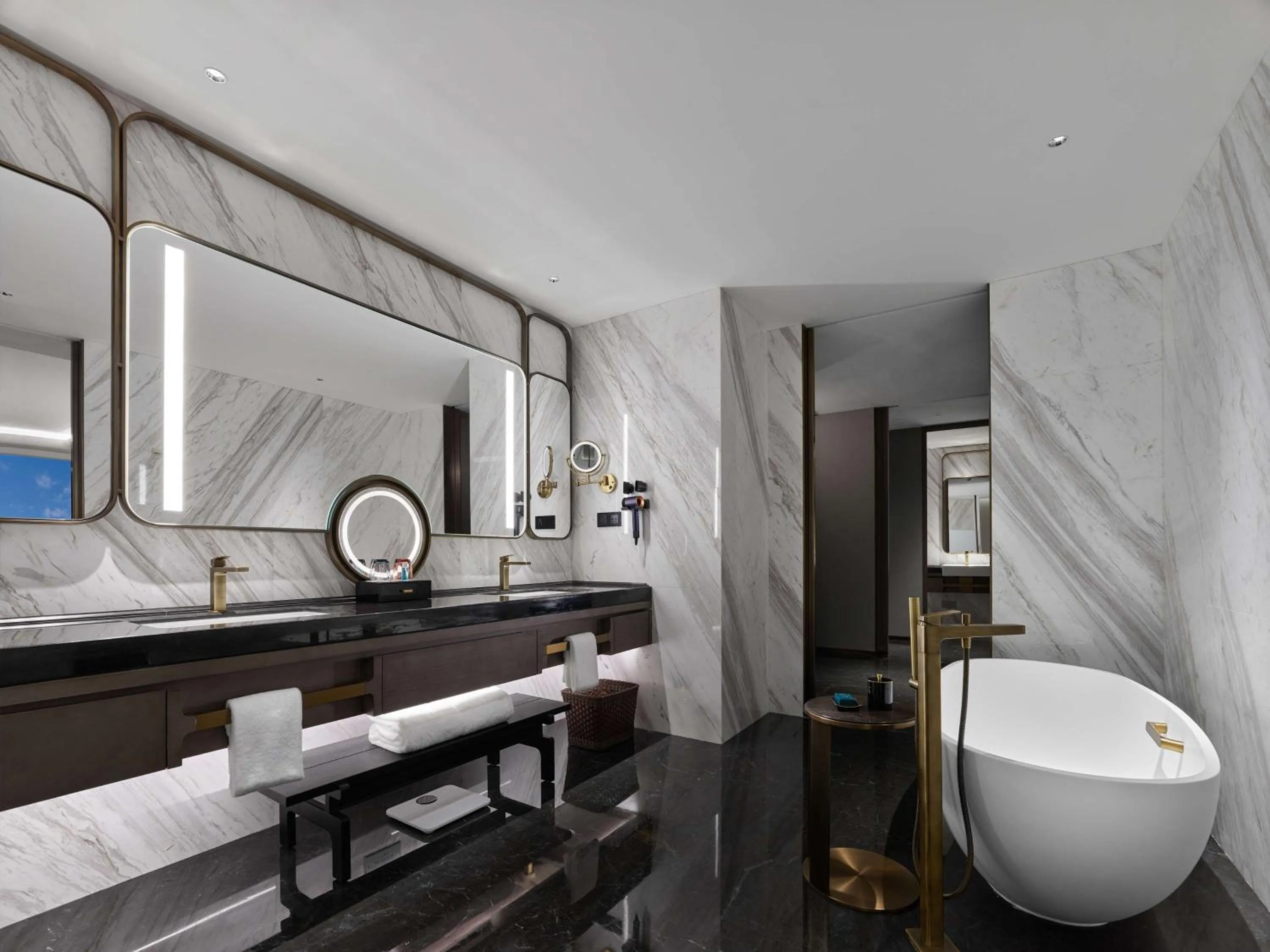 Bathroom, Bed in Hilton Changshu