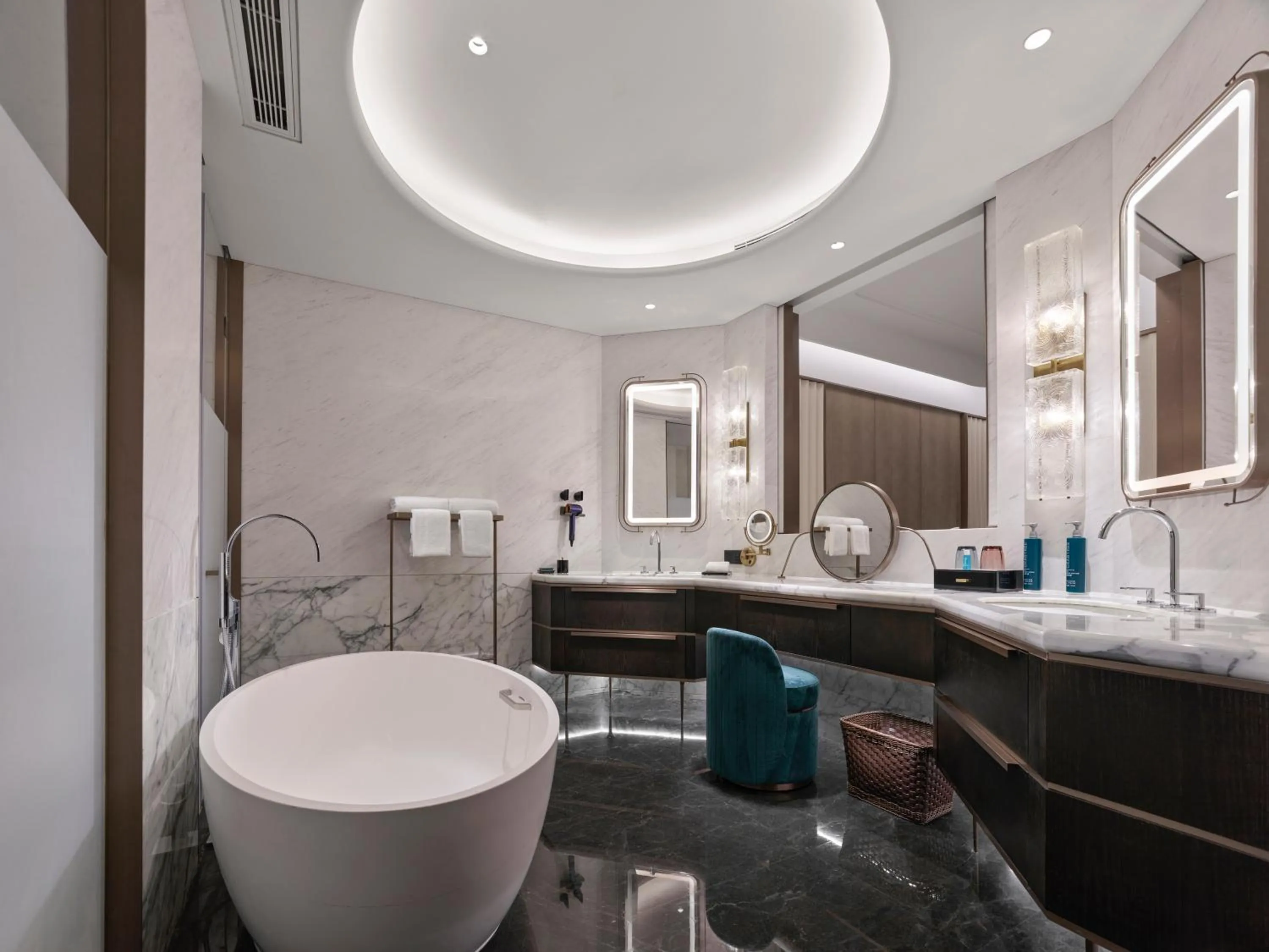 Bathroom in Hilton Changshu