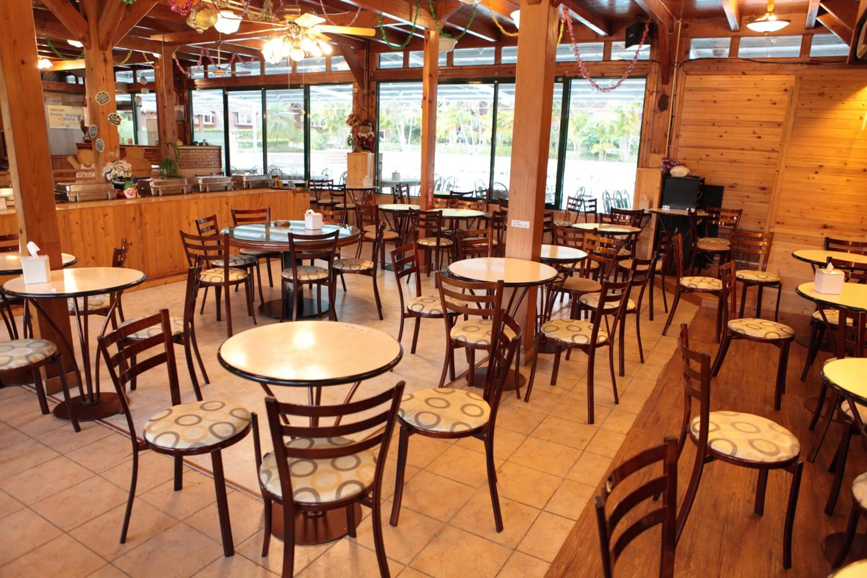 Restaurant/places to eat in Master Bear Resort