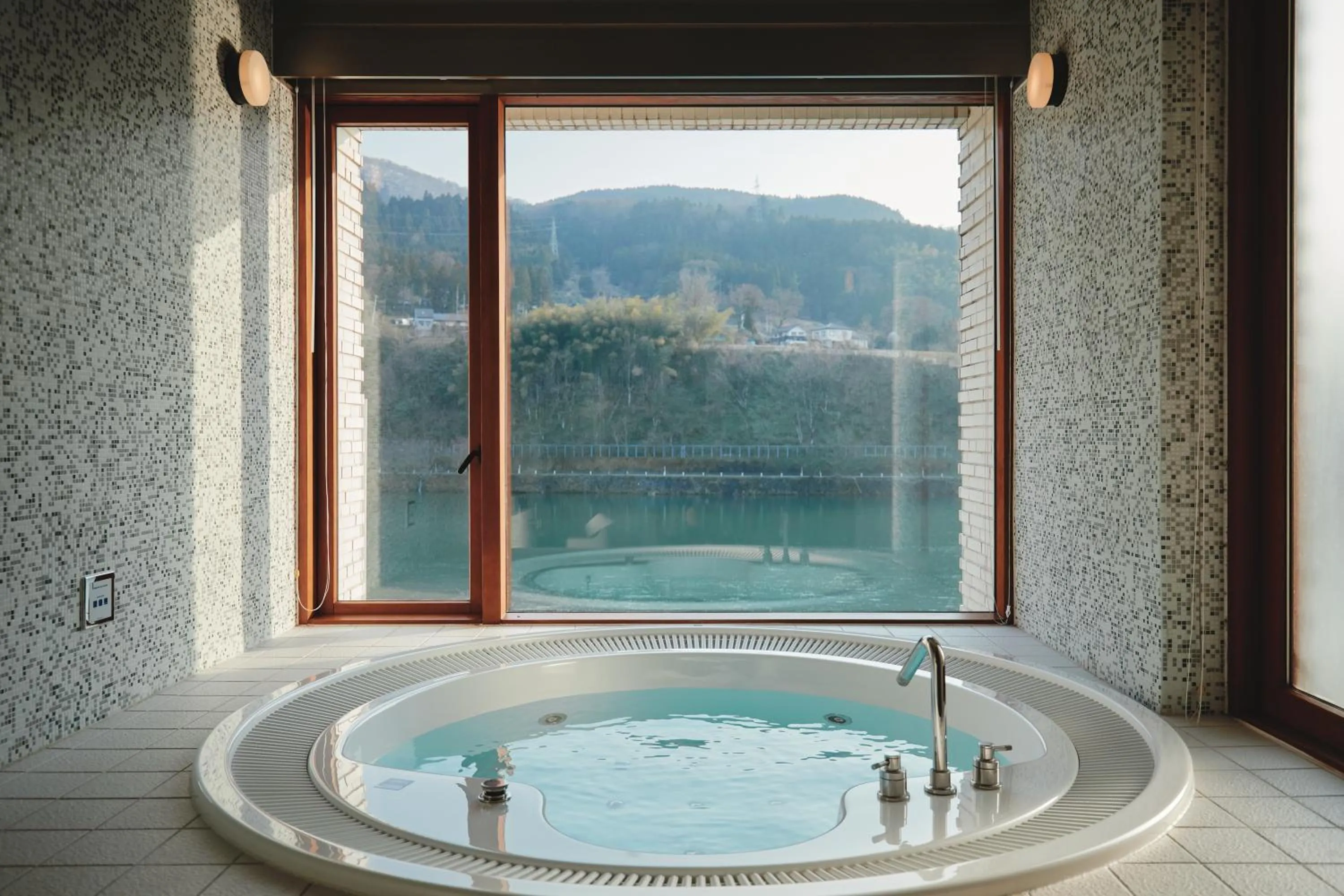 Bath in River Retreat Garaku