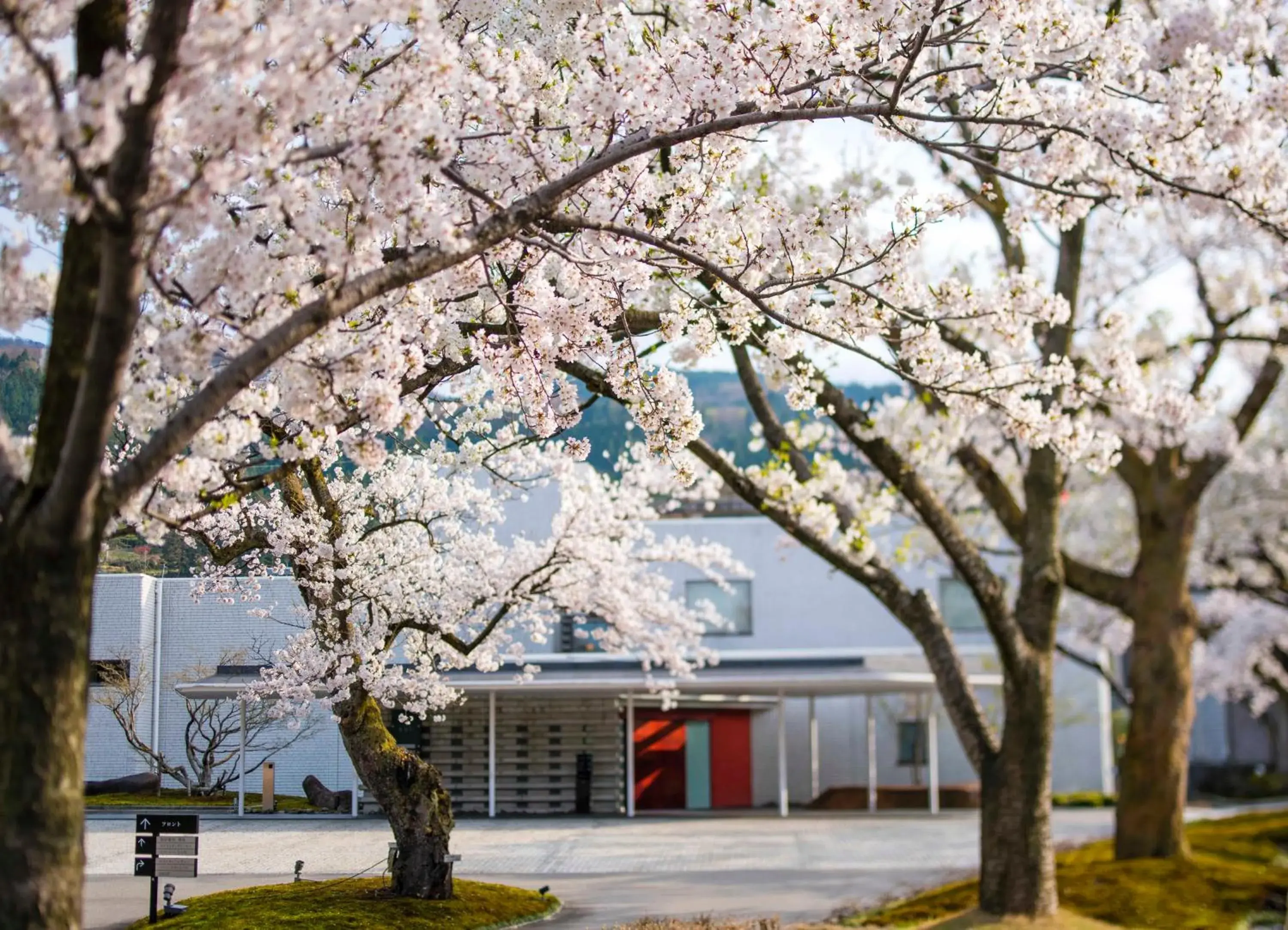 Facade/entrance in River Retreat Garaku Facade/entrance in River Retreat Garaku