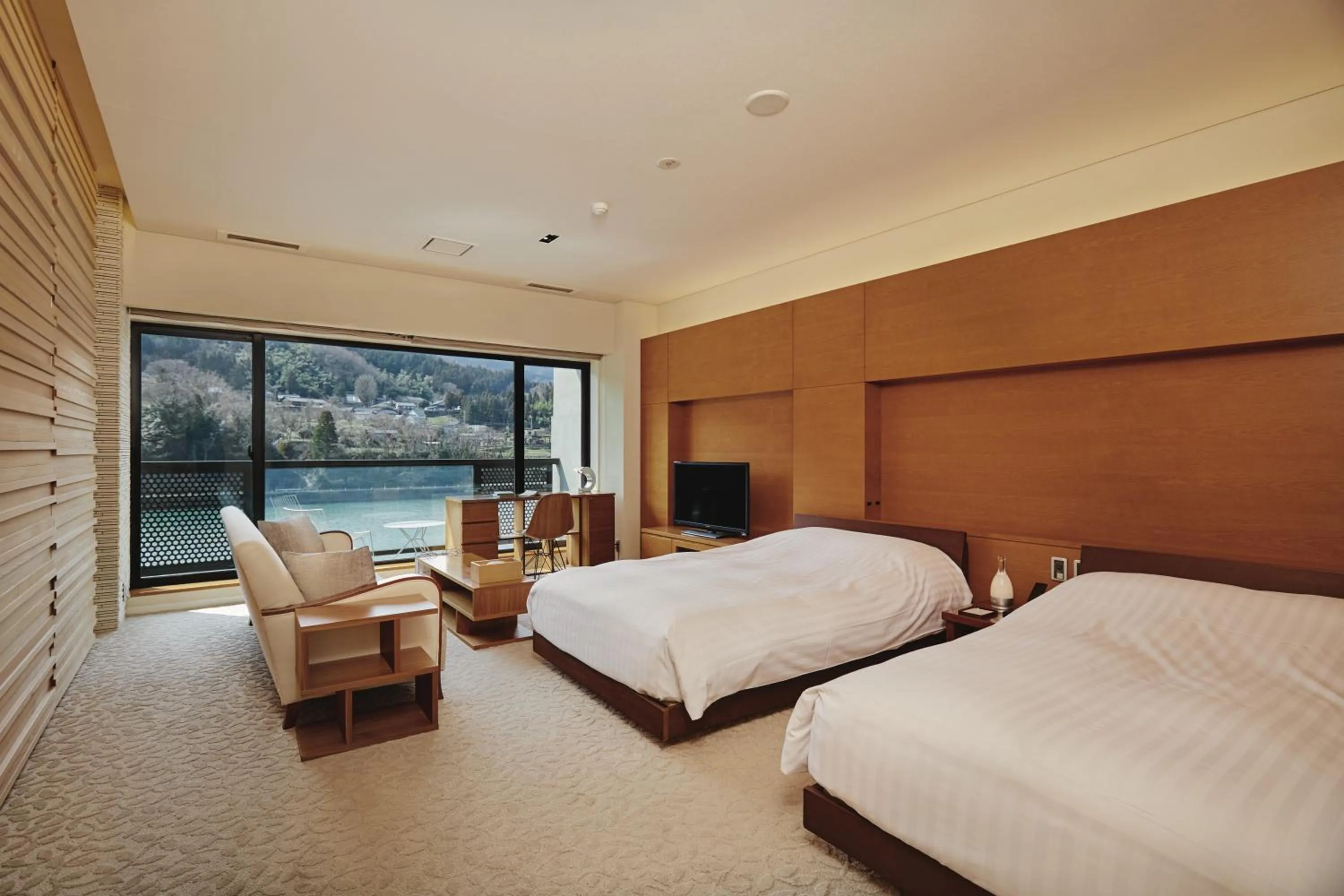 Bed in River Retreat Garaku