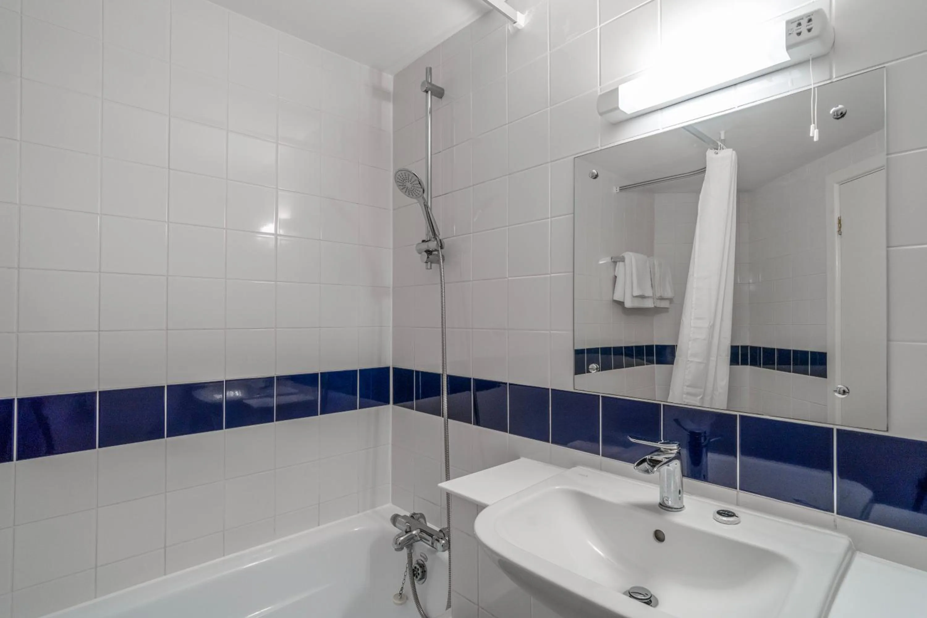 Bathroom in Britannia International Hotel Canary Wharf