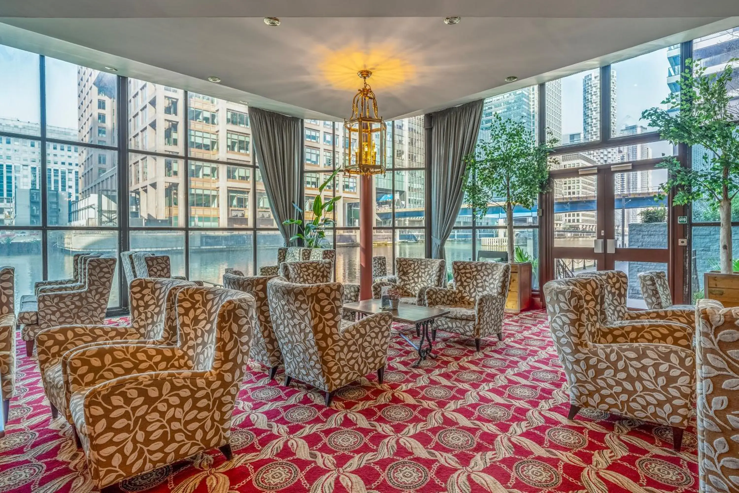 Lounge or bar in Britannia International Hotel Canary Wharf Lounge or bar in Britannia International Hotel Canary Wharf