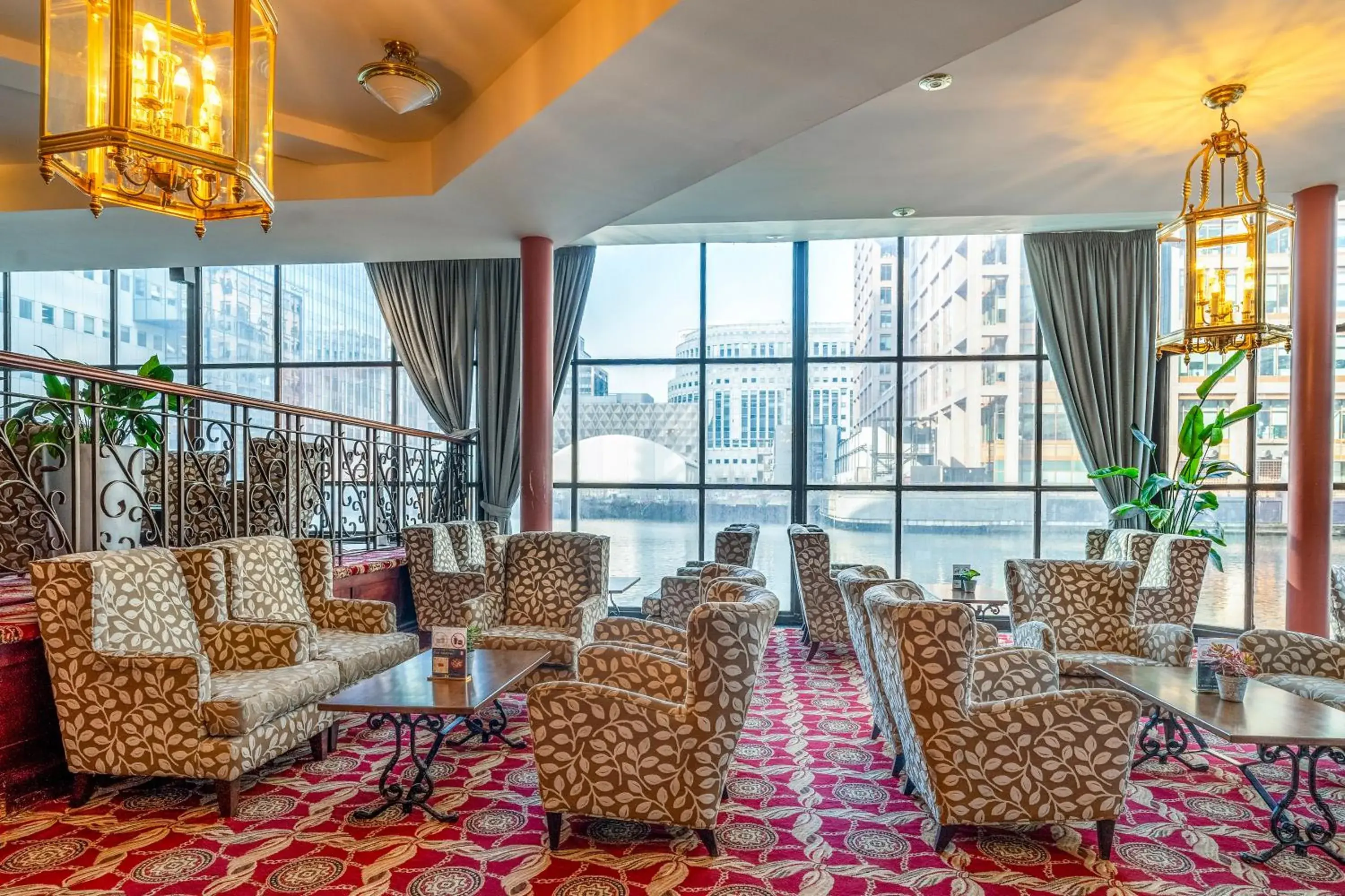 Lounge or bar in Britannia International Hotel Canary Wharf Lounge or bar in Britannia International Hotel Canary Wharf