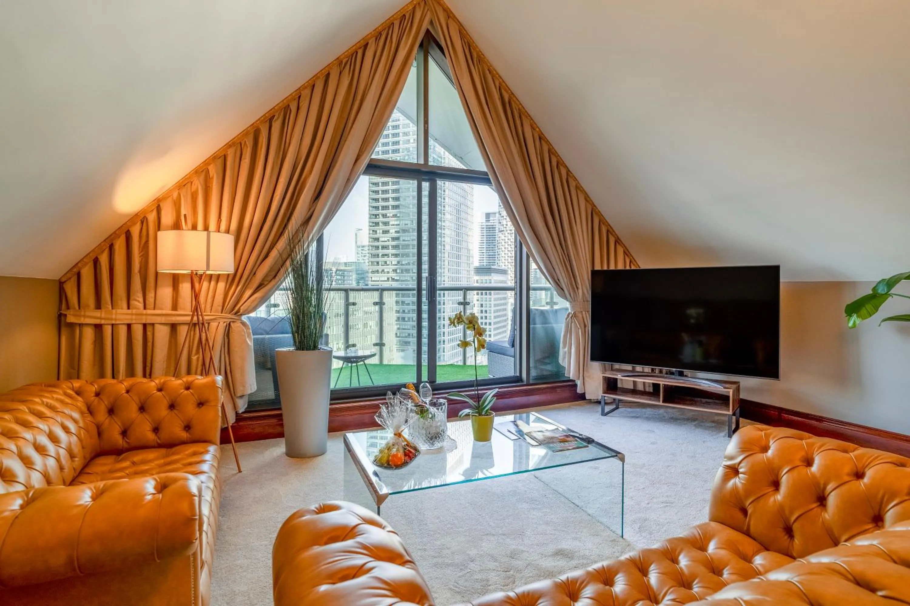 Living room in Britannia International Hotel Canary Wharf