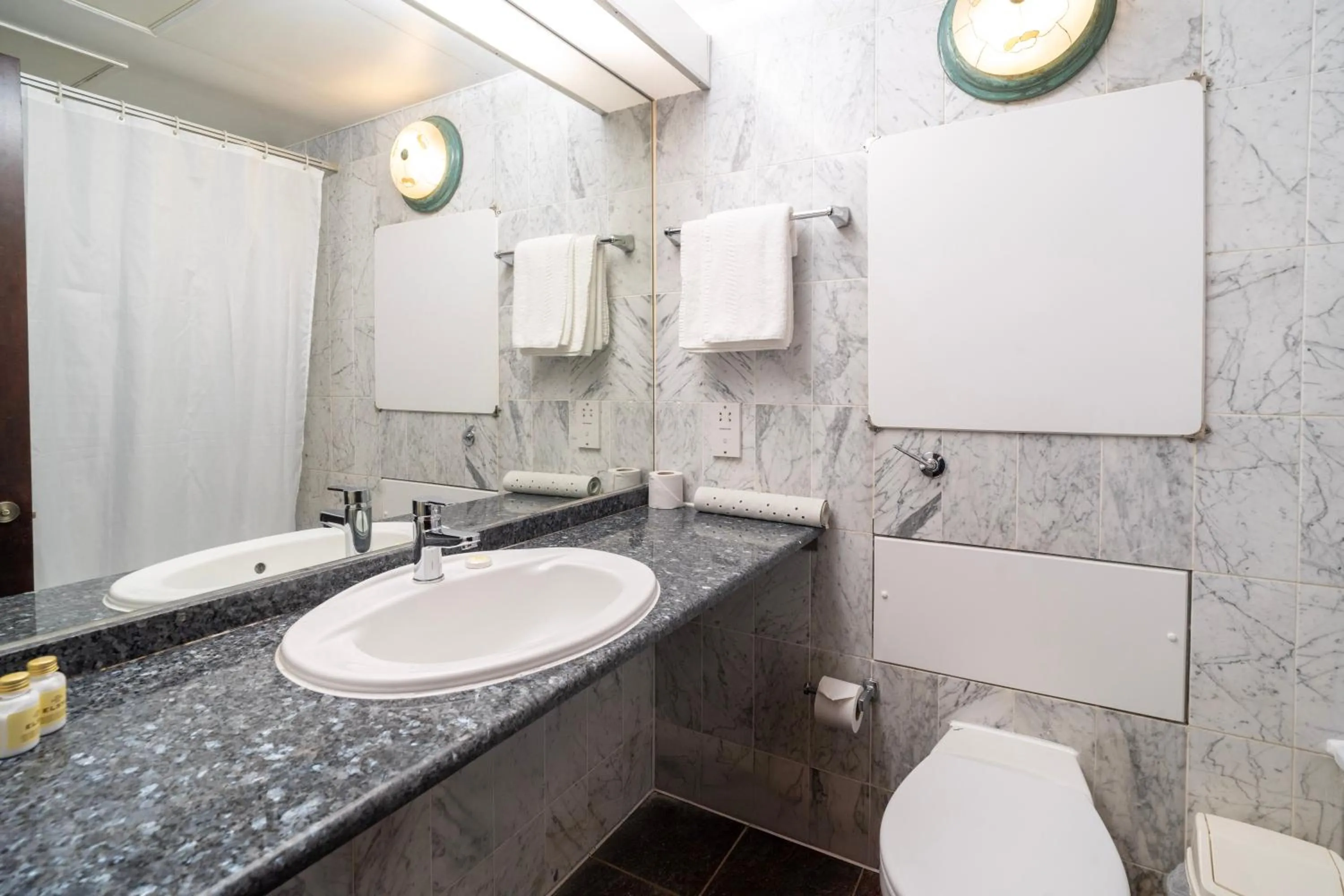 Bathroom in Britannia International Hotel Canary Wharf