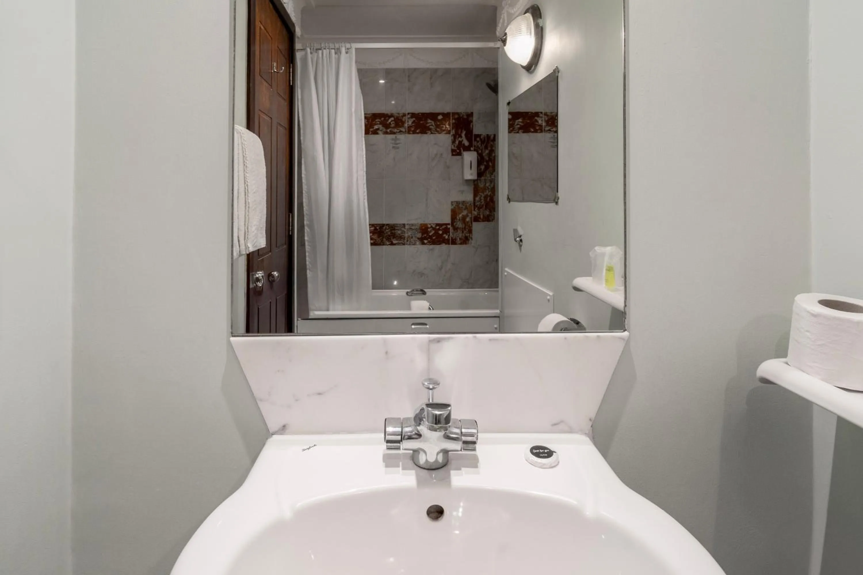 Bathroom in Britannia International Hotel Canary Wharf