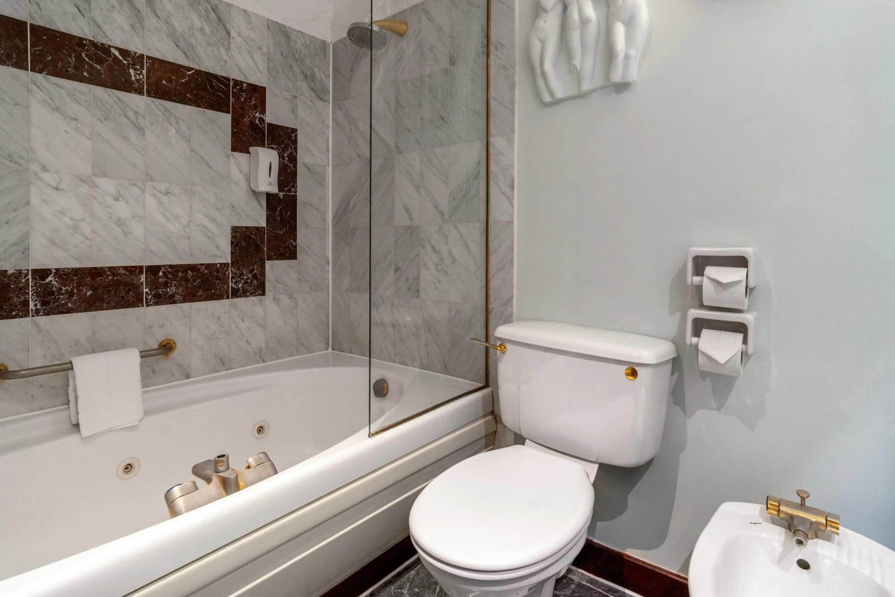 Bathroom in Britannia International Hotel Canary Wharf