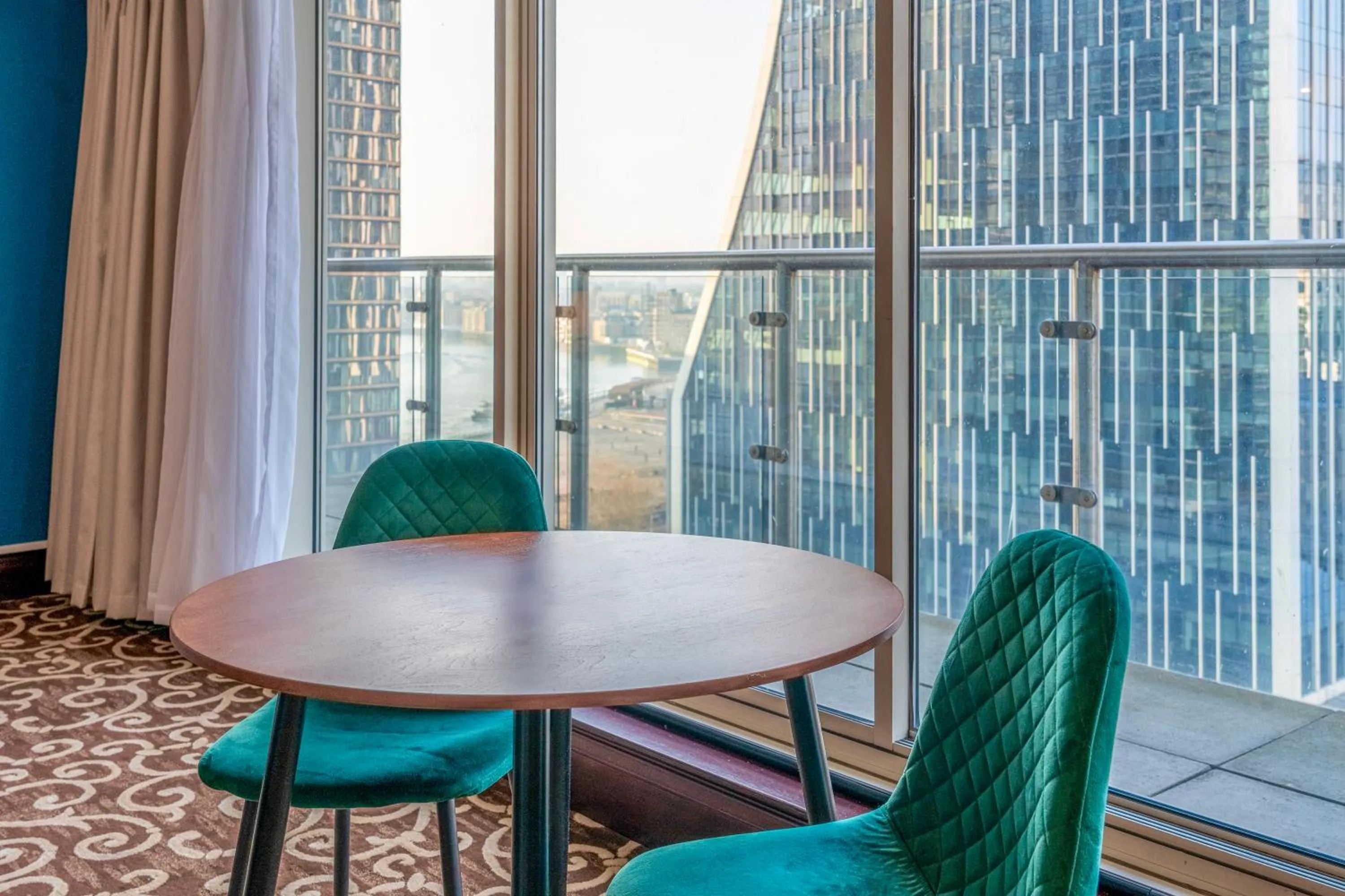 Seating area in Britannia International Hotel Canary Wharf