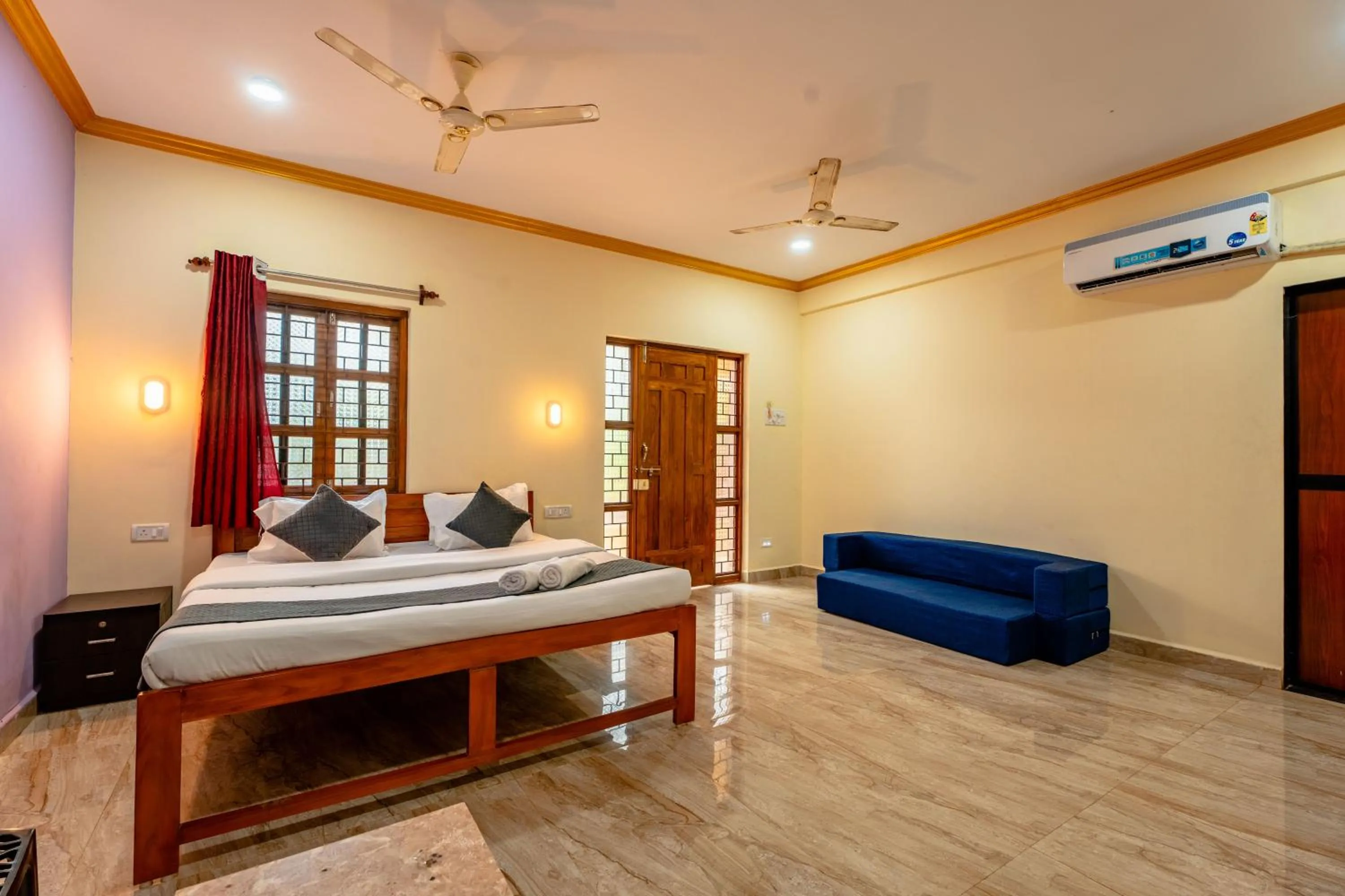 Bed in Tropical Beach Walk