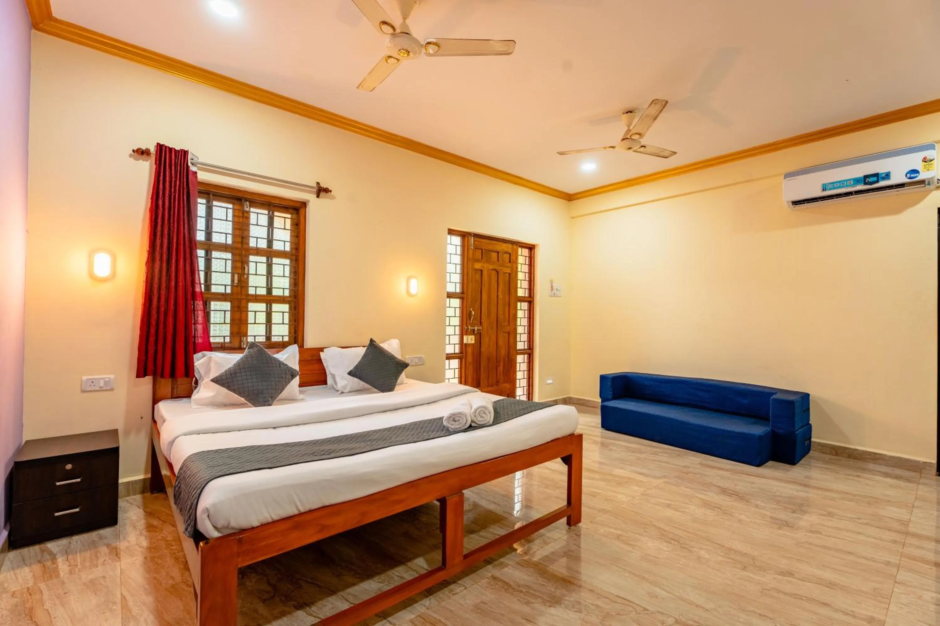 Bed in Tropical Beach Walk