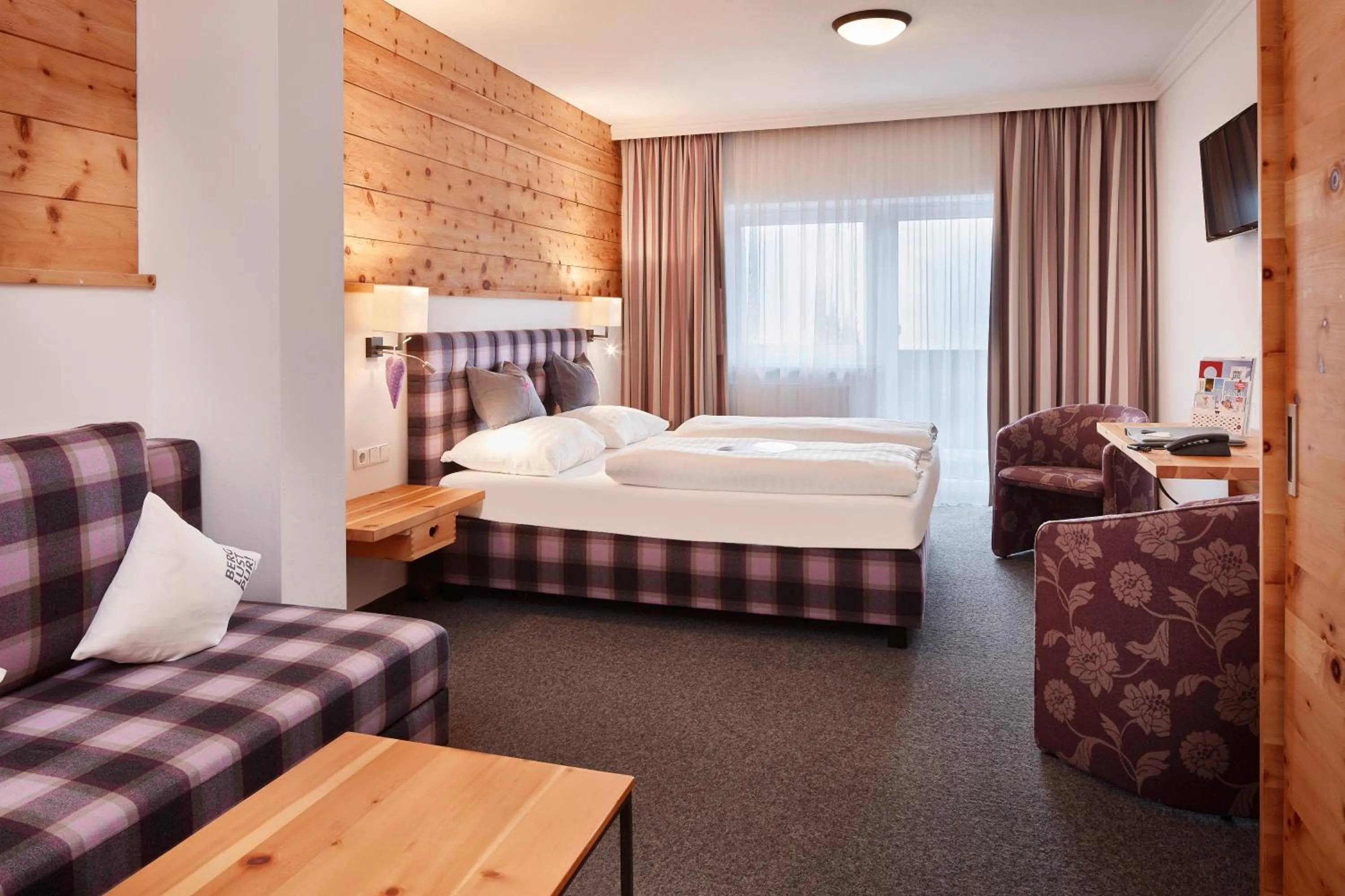 Balcony/Terrace, Bed in Hotel Gassner - 4 Sterne Superior