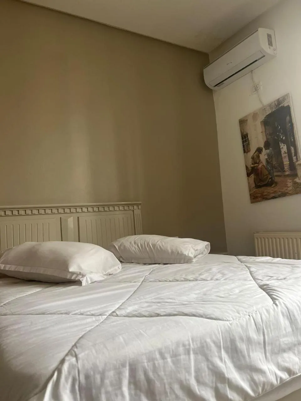 Bed in Hotel Transatlantique Tunis