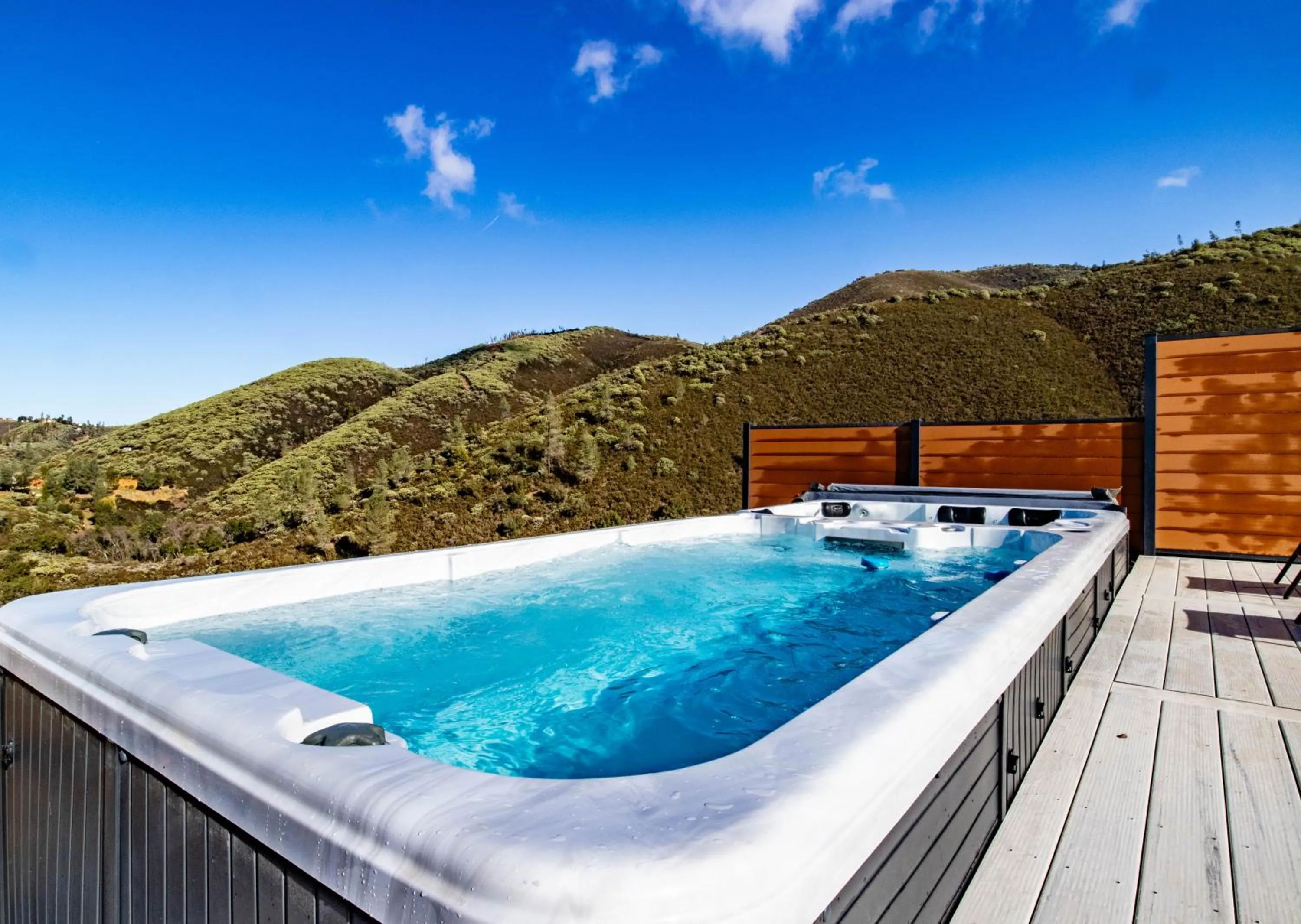 Hot Tub in Horizon by Yosemite