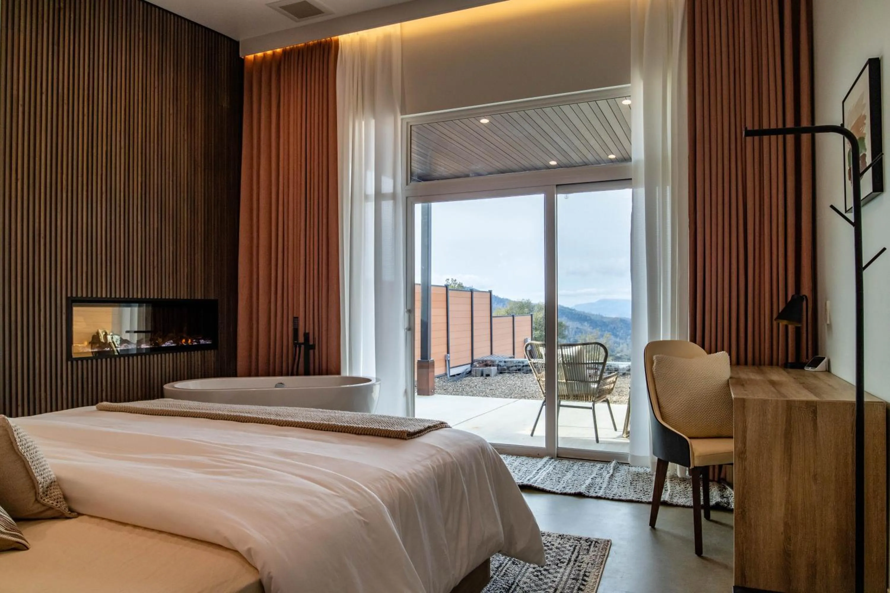 Bedroom, Bed in Horizon by Yosemite