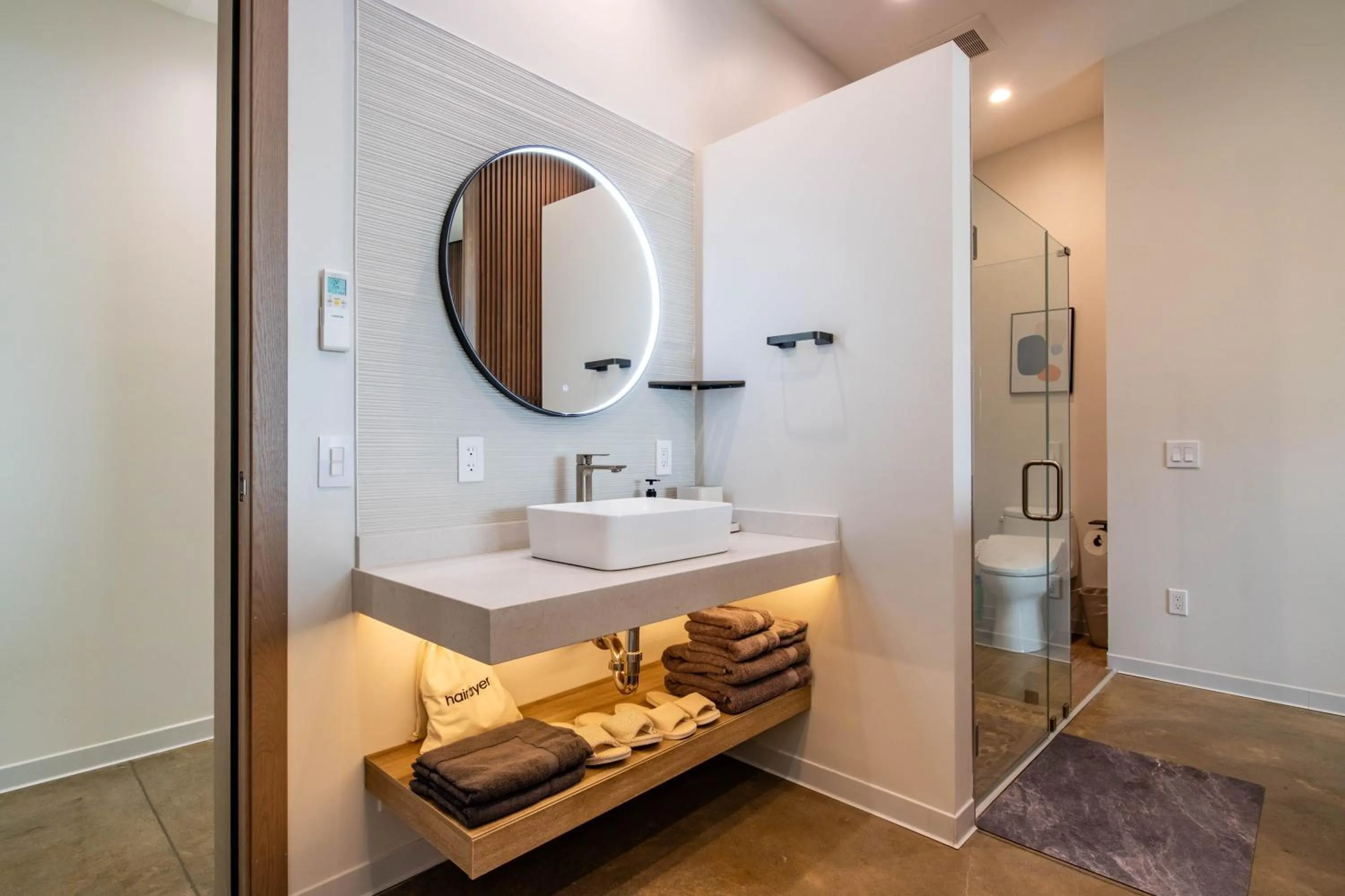 Bathroom in Horizon by Yosemite