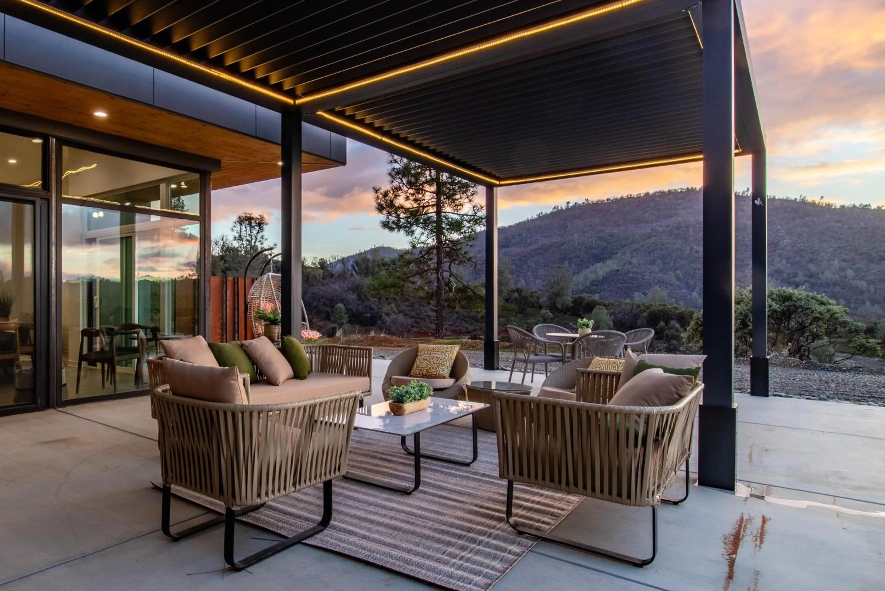 Balcony/Terrace in Horizon by Yosemite